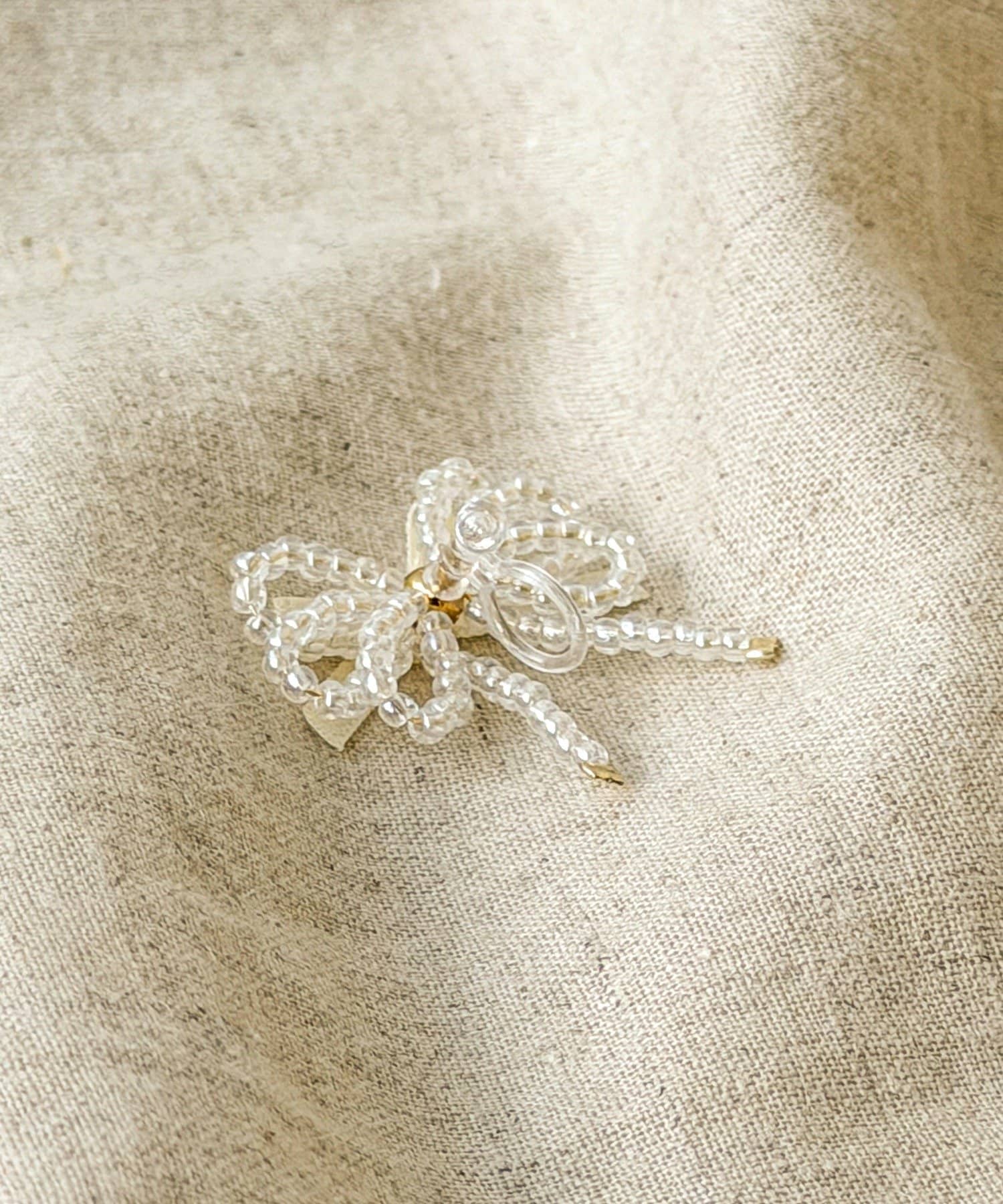 3COINS(スリーコインズ) パールリボン樹脂イヤリング／KIDS