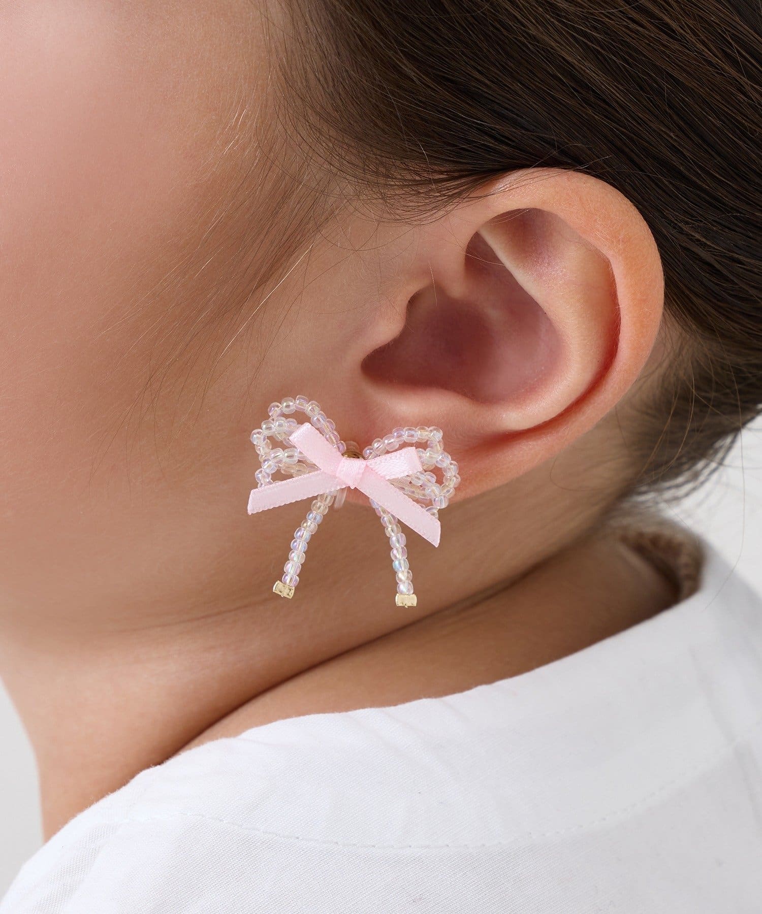 3COINS(スリーコインズ) パールリボン樹脂イヤリング／KIDS