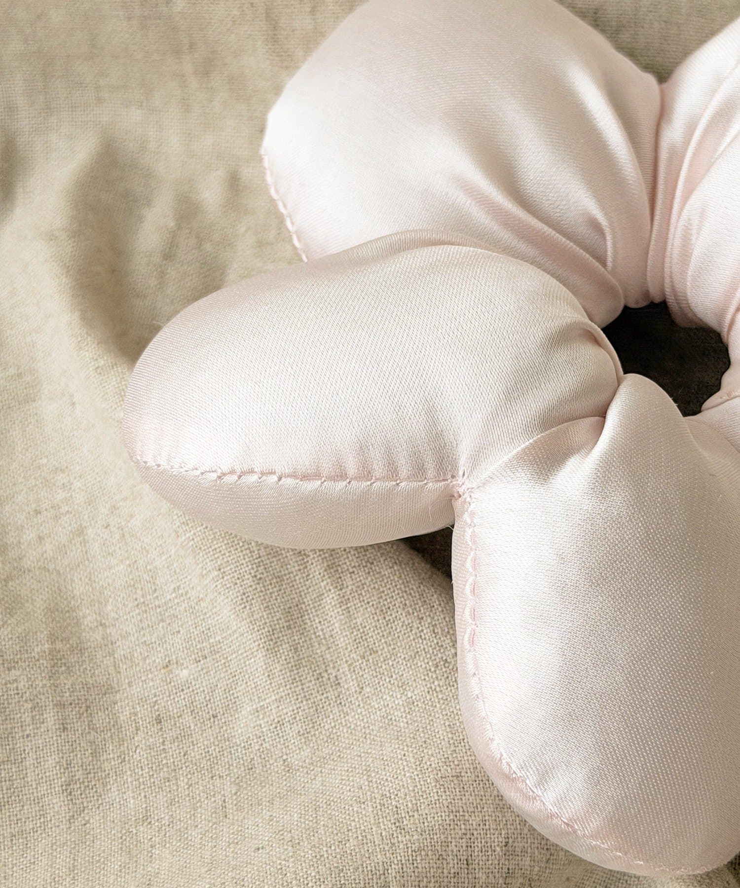 3COINS(スリーコインズ) プックリサテンシュシュ／KIDS