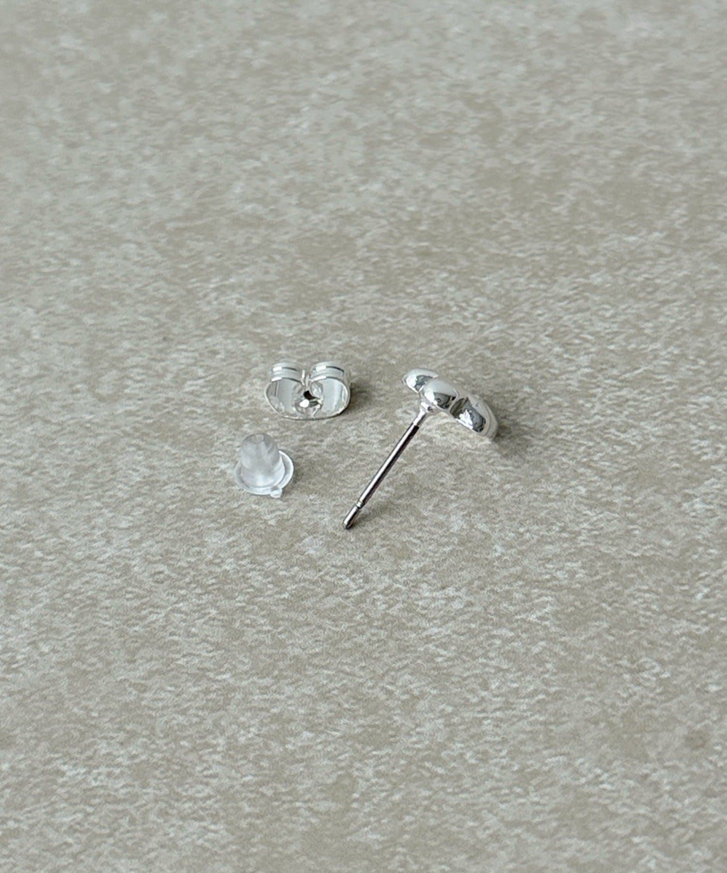 3COINS(スリーコインズ) センターパーツフラワーピアス