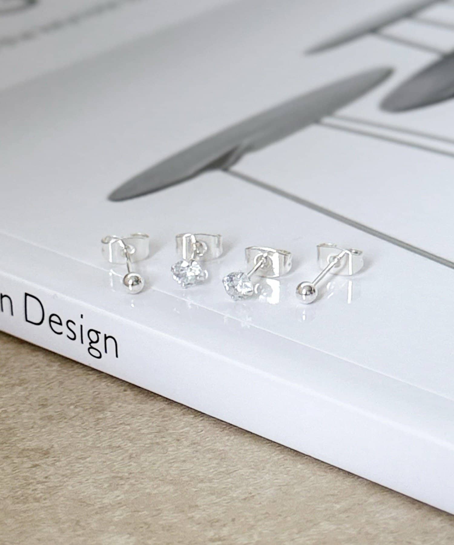 3COINS(スリーコインズ) メタルガラスピアス4個セット