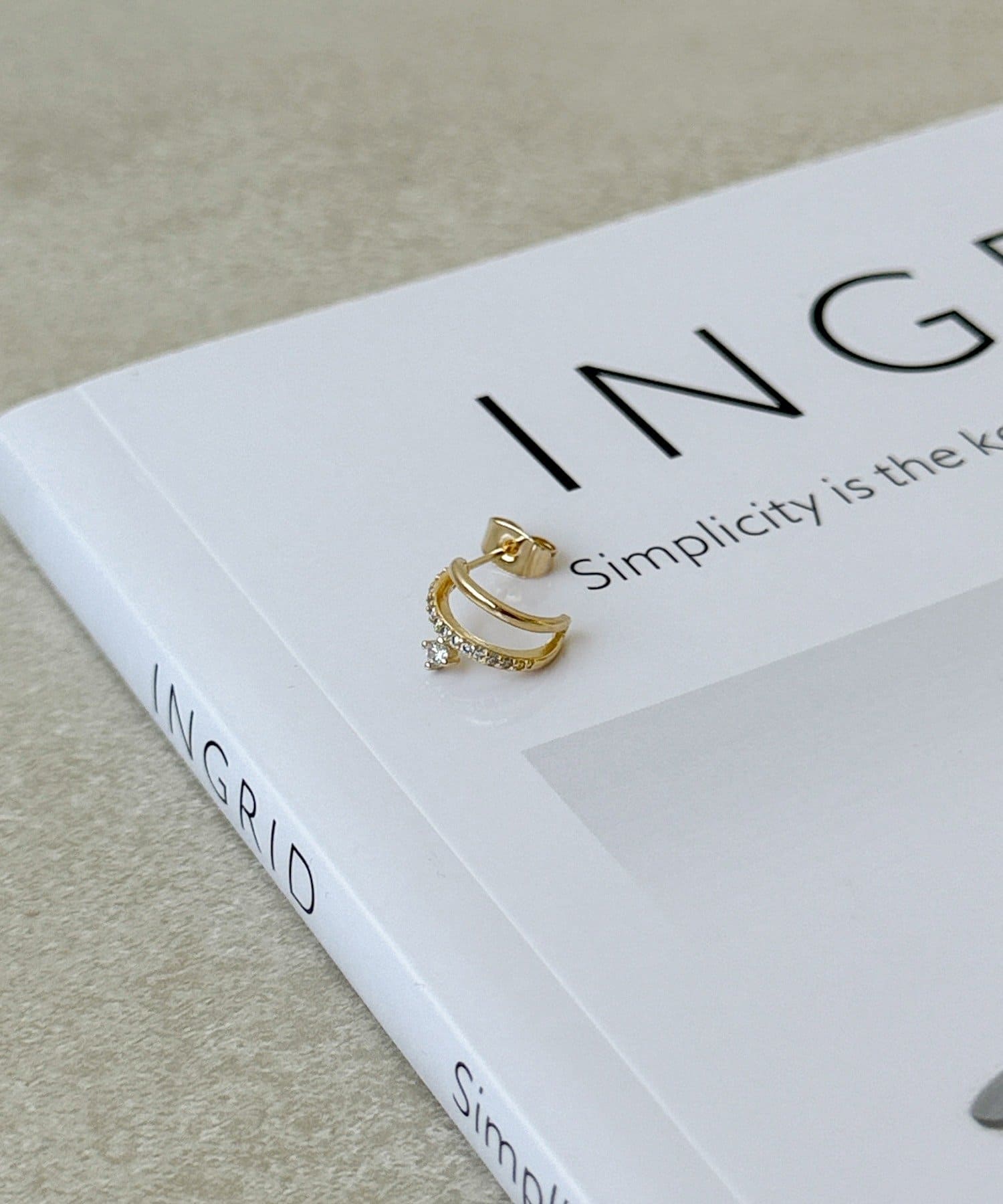 3COINS(スリーコインズ) ダブルガラスカーブピアス