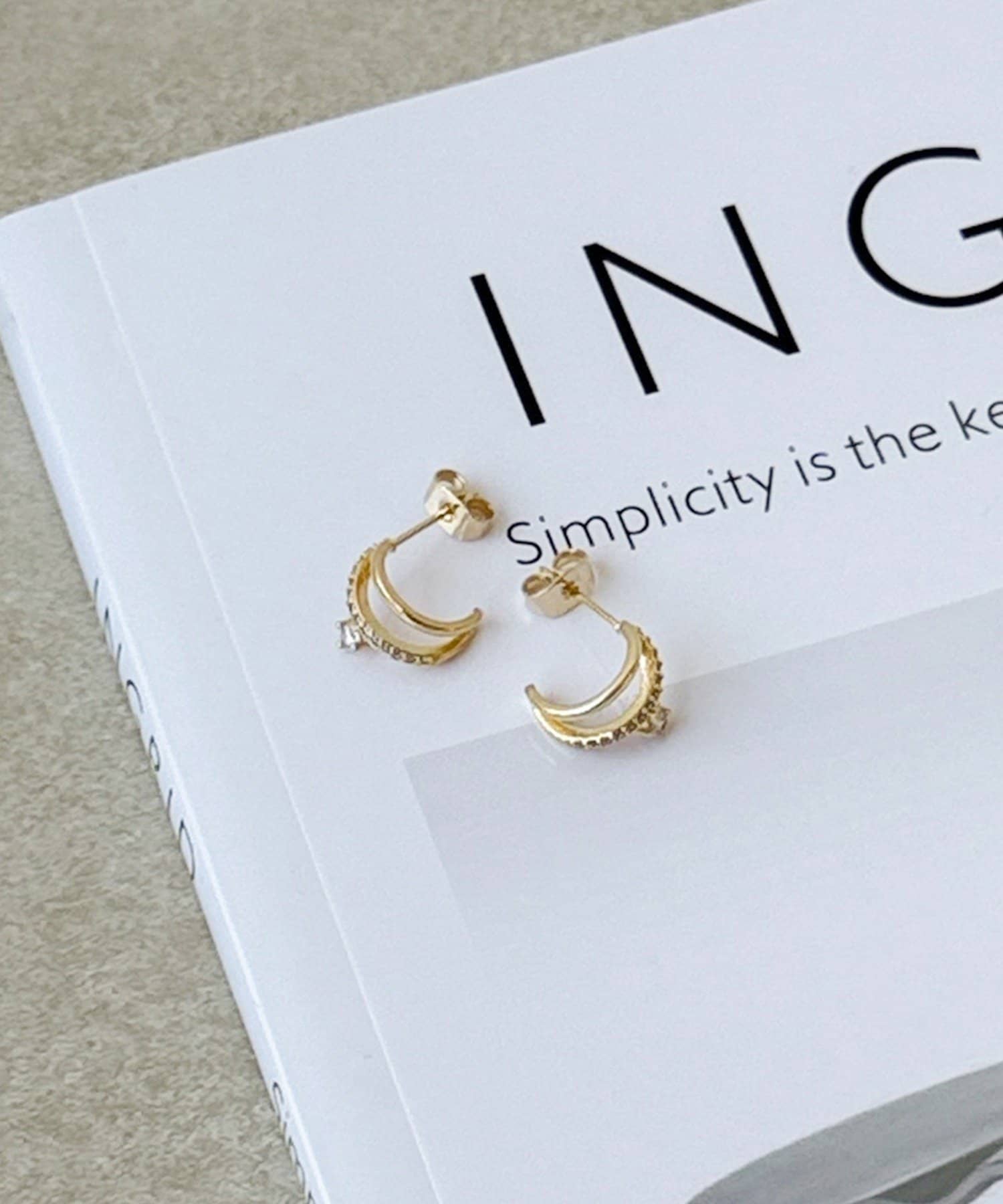 3COINS(スリーコインズ) ダブルガラスカーブピアス