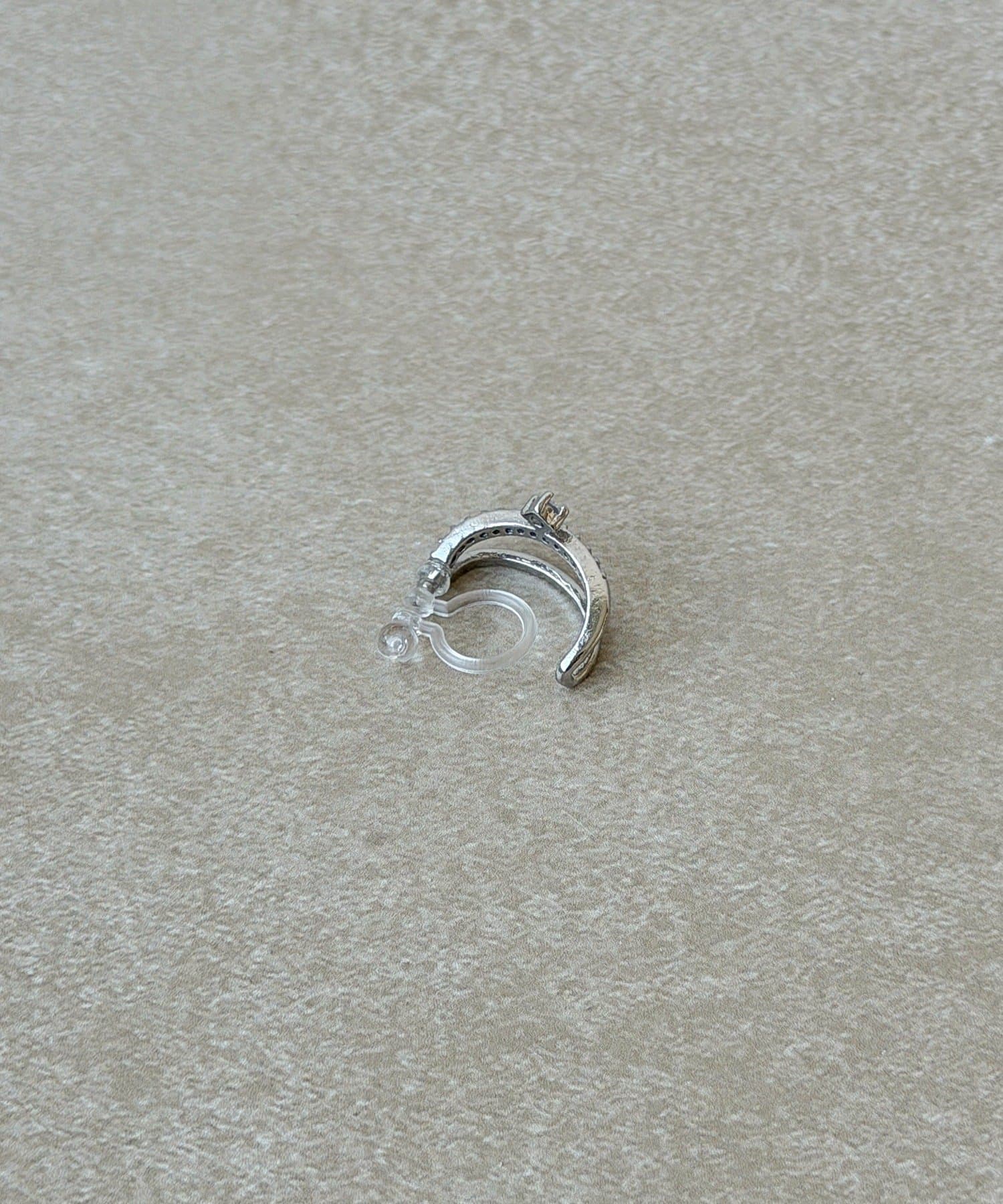 3COINS(スリーコインズ) ダブルガラスカーブ樹脂イヤリング