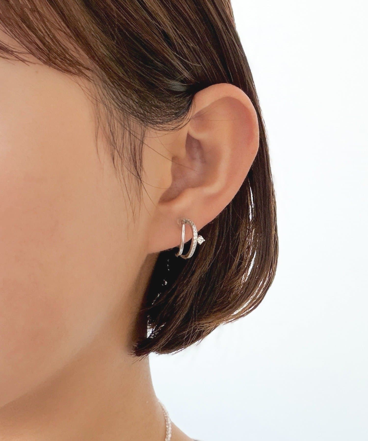 3COINS(スリーコインズ) ダブルガラスカーブ樹脂イヤリング