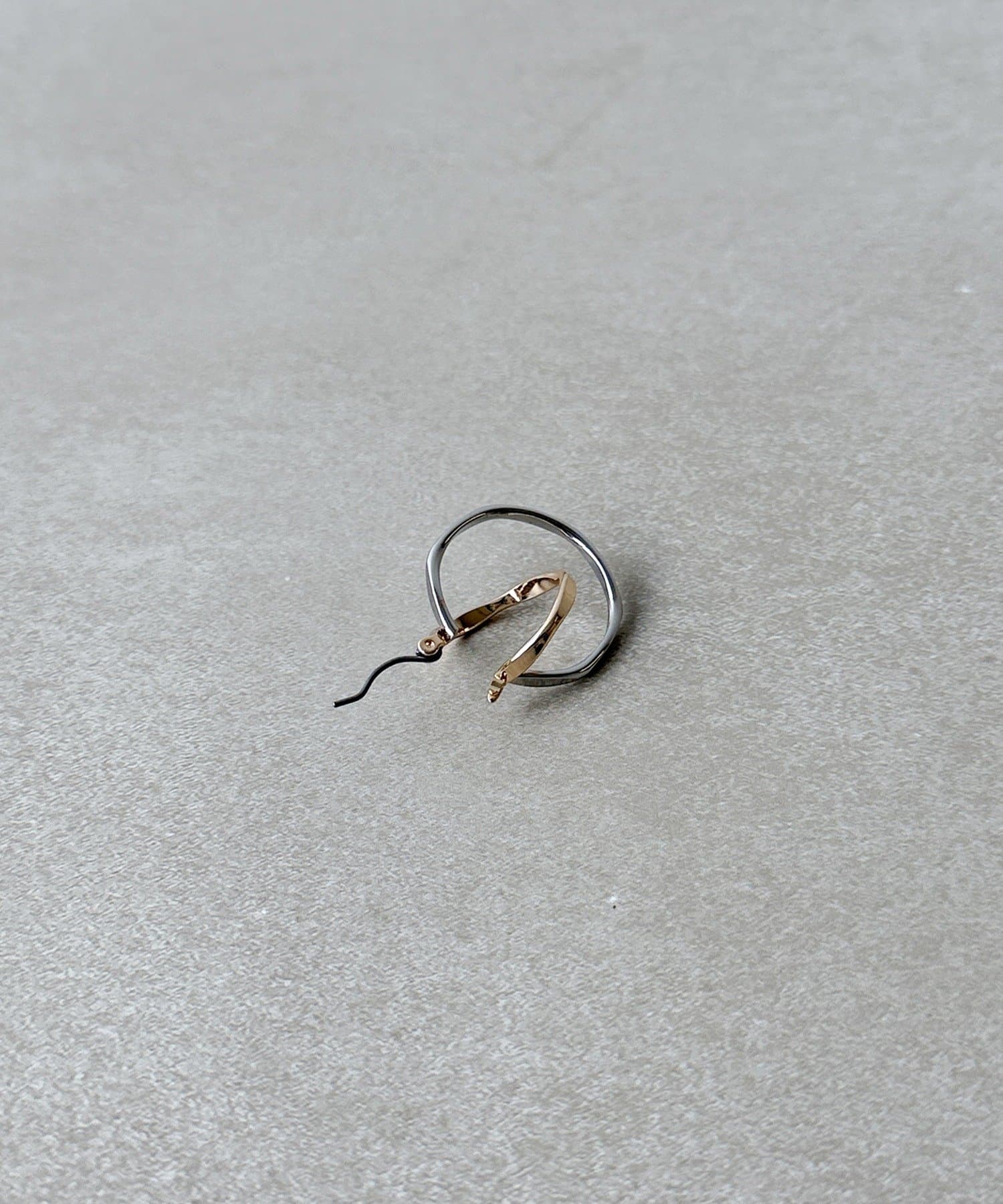 3COINS(スリーコインズ) ダブルカラーフープワンタッチピアス