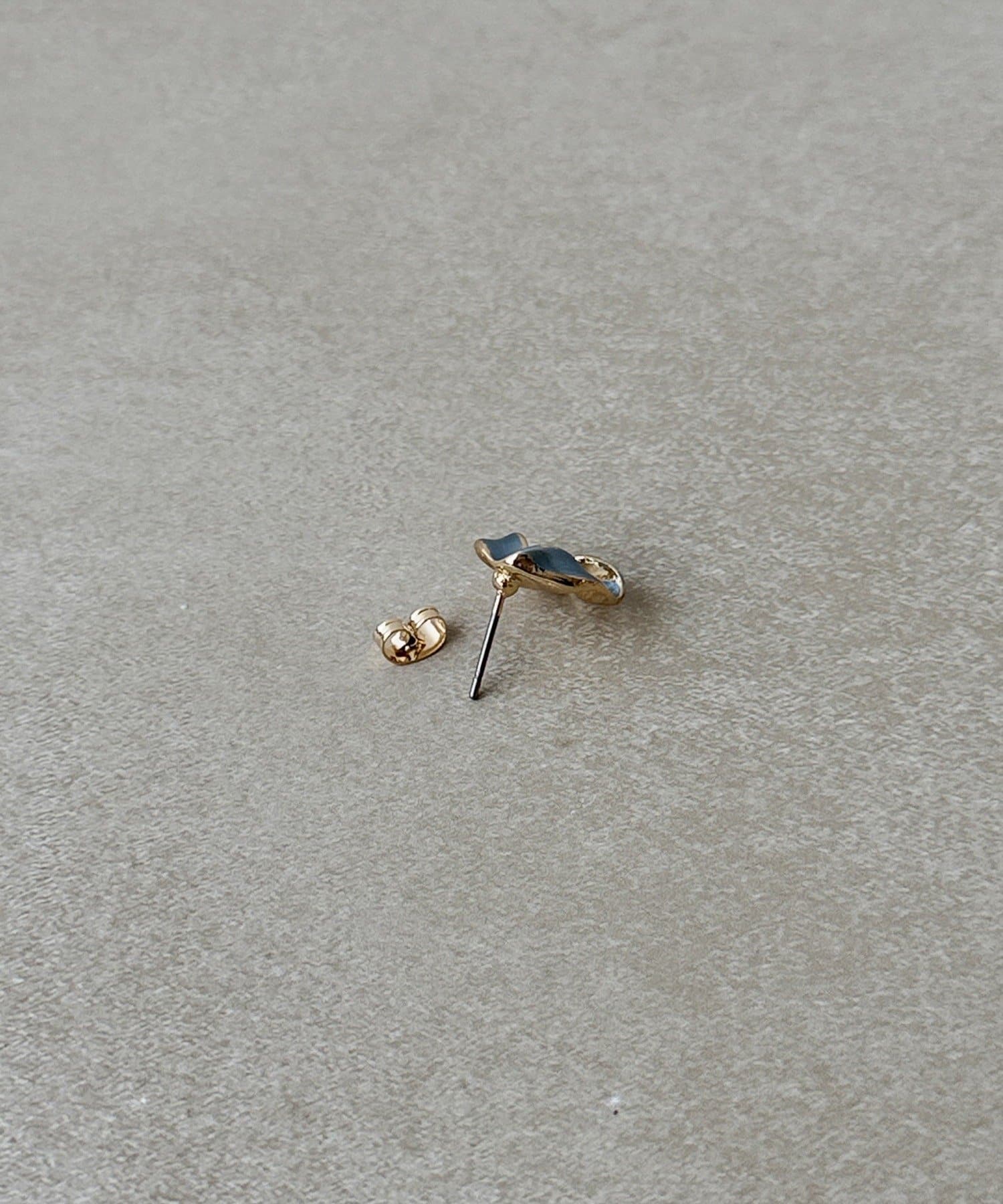 3COINS(スリーコインズ) マットカラーメタルピアス