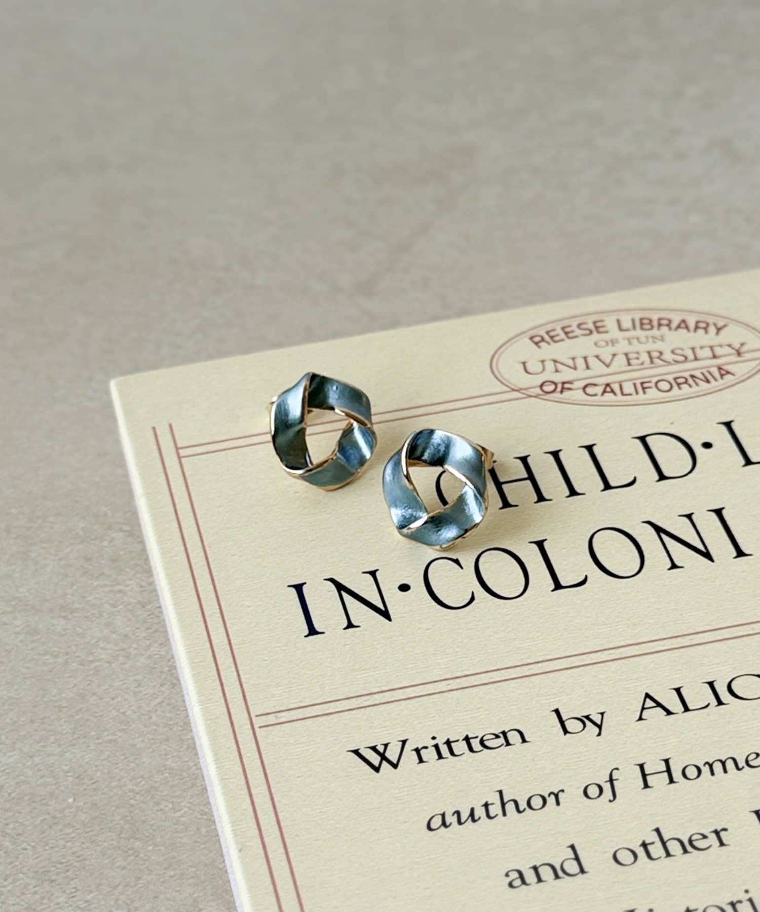 3COINS(スリーコインズ) マットカラーメタルピアス