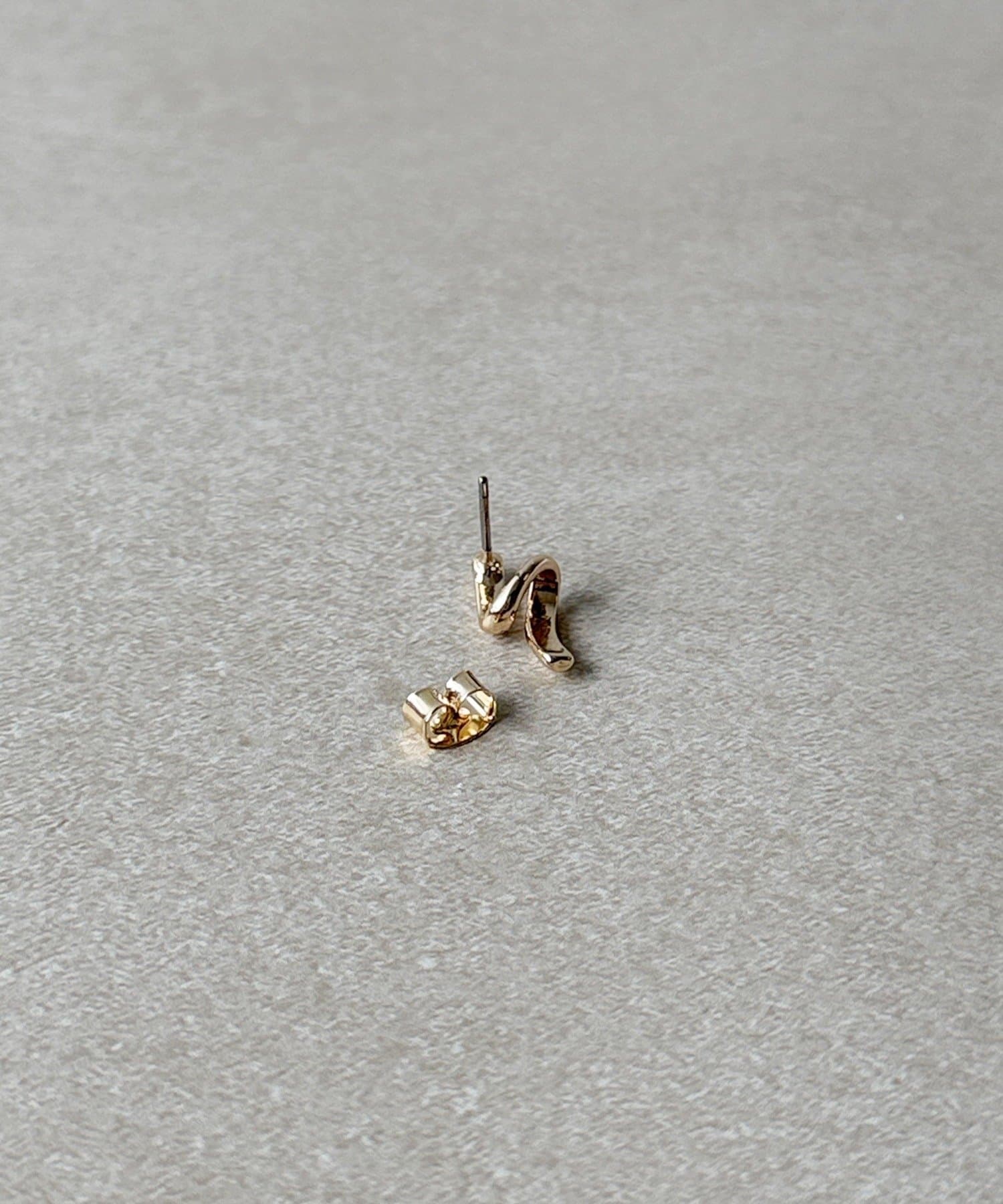 3COINS(スリーコインズ) メタルスパイラルピアス