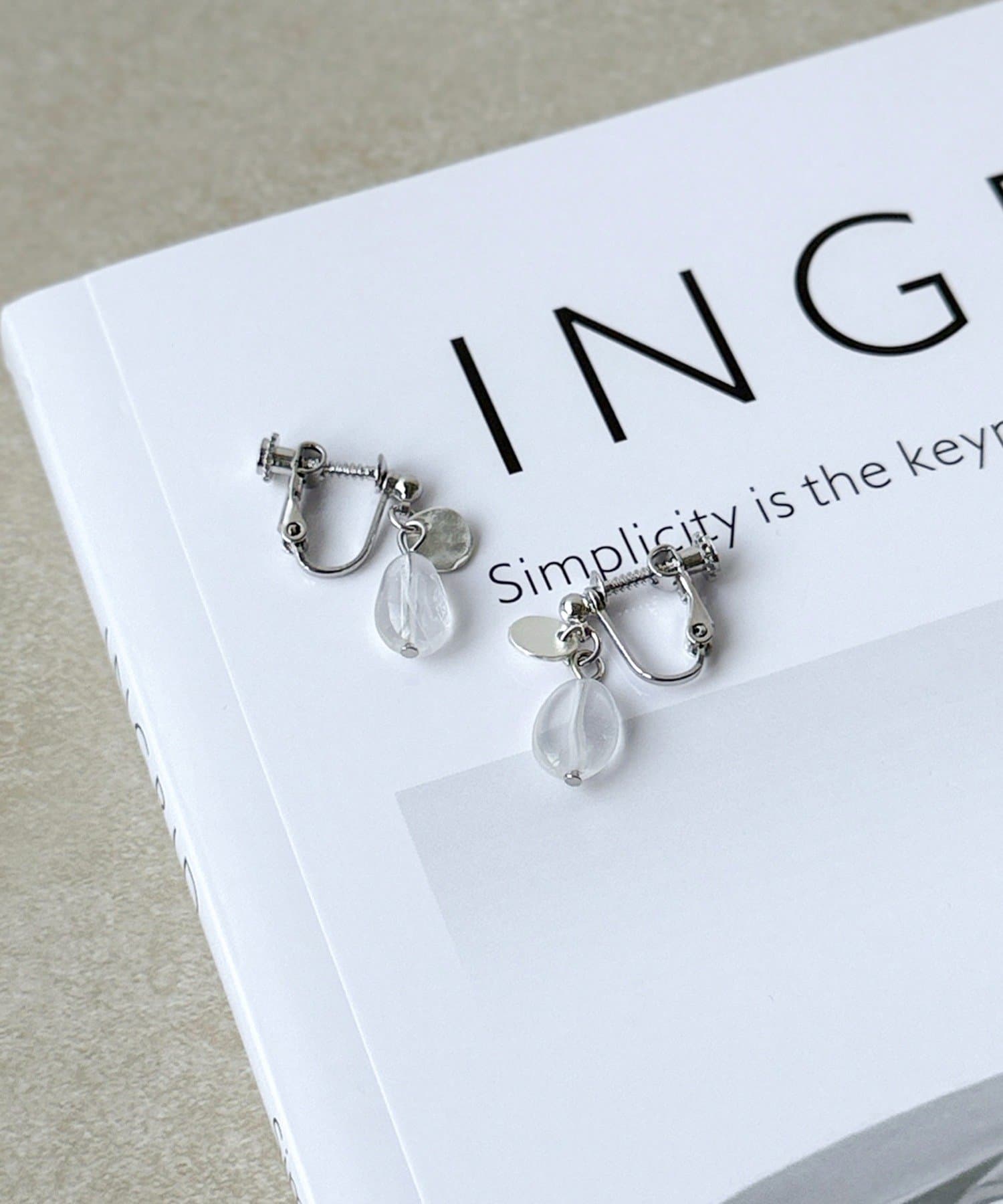 3COINS(スリーコインズ) マーブルストーンサガリイヤリング