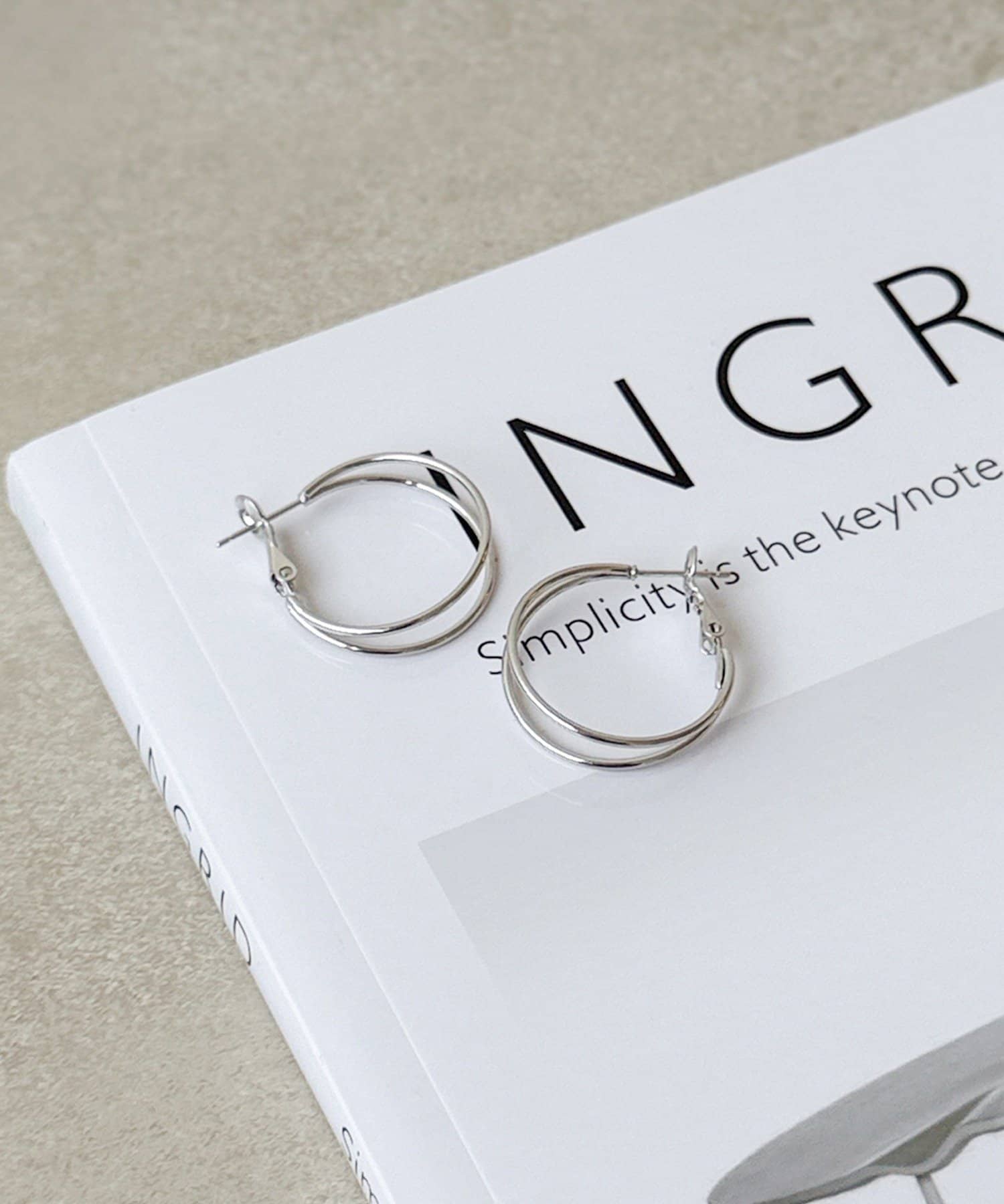 3COINS(スリーコインズ) 2連メタルフープピアス