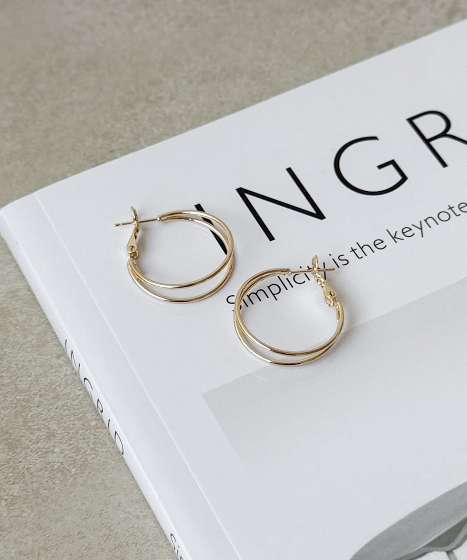 3COINS(スリーコインズ) 2連メタルフープピアス