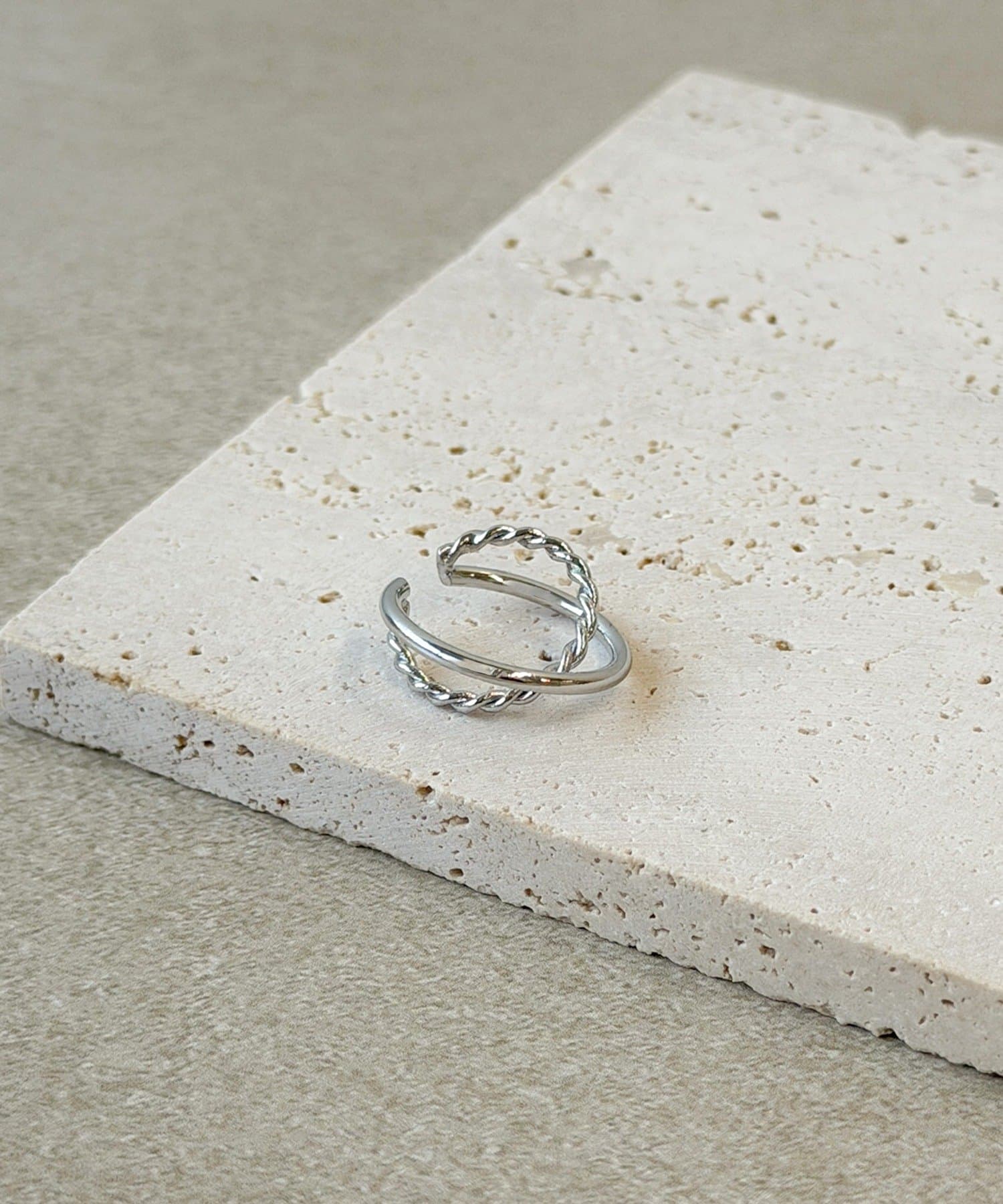 3COINS(スリーコインズ) メタルクロスイヤカフ