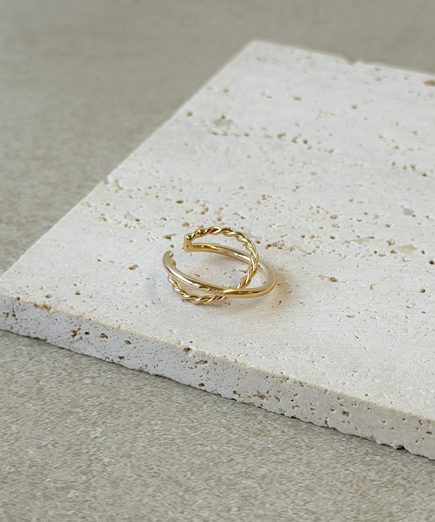 3COINS(スリーコインズ) メタルクロスイヤカフ