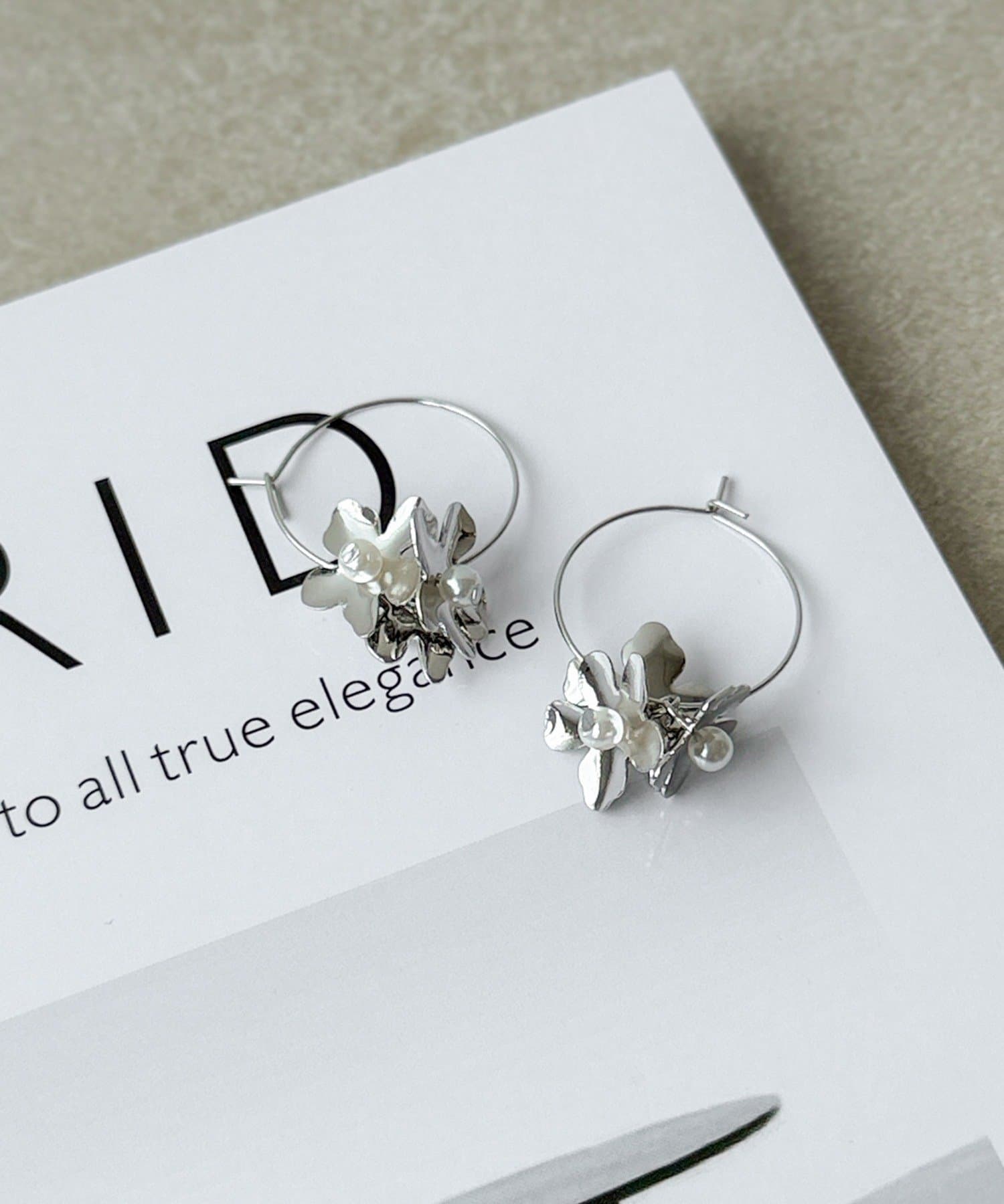 3COINS(スリーコインズ) フラワーフープピアス