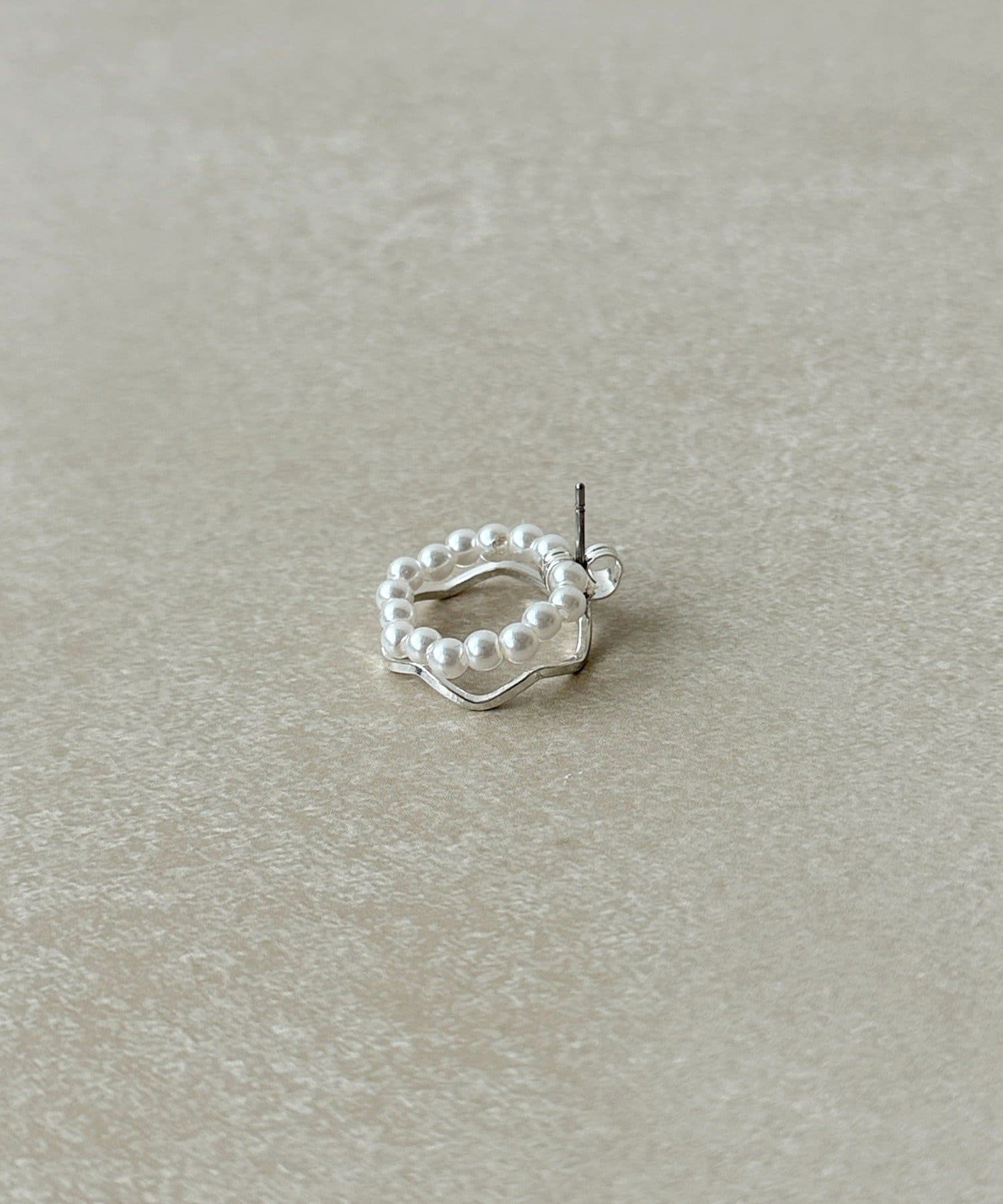 3COINS(スリーコインズ) メタルパールラウンドピアス