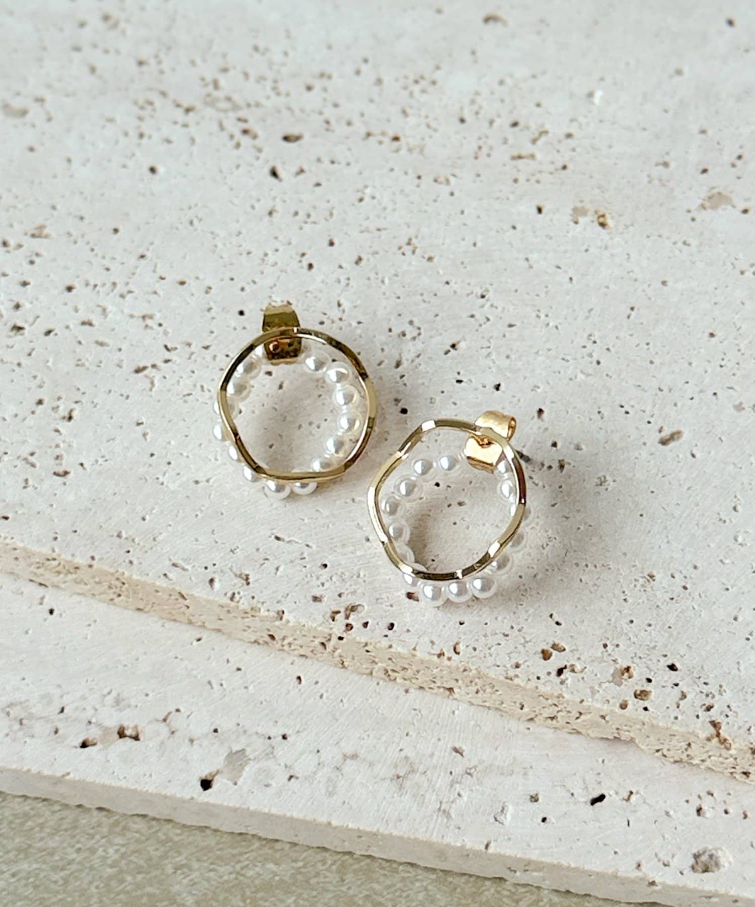 3COINS(スリーコインズ) メタルパールラウンドピアス