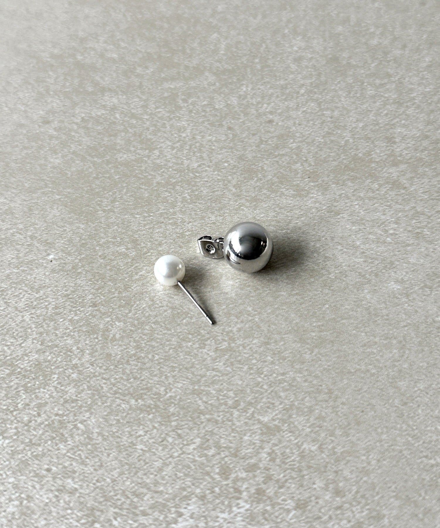 3COINS(スリーコインズ) パールメタルバックデザインピアス