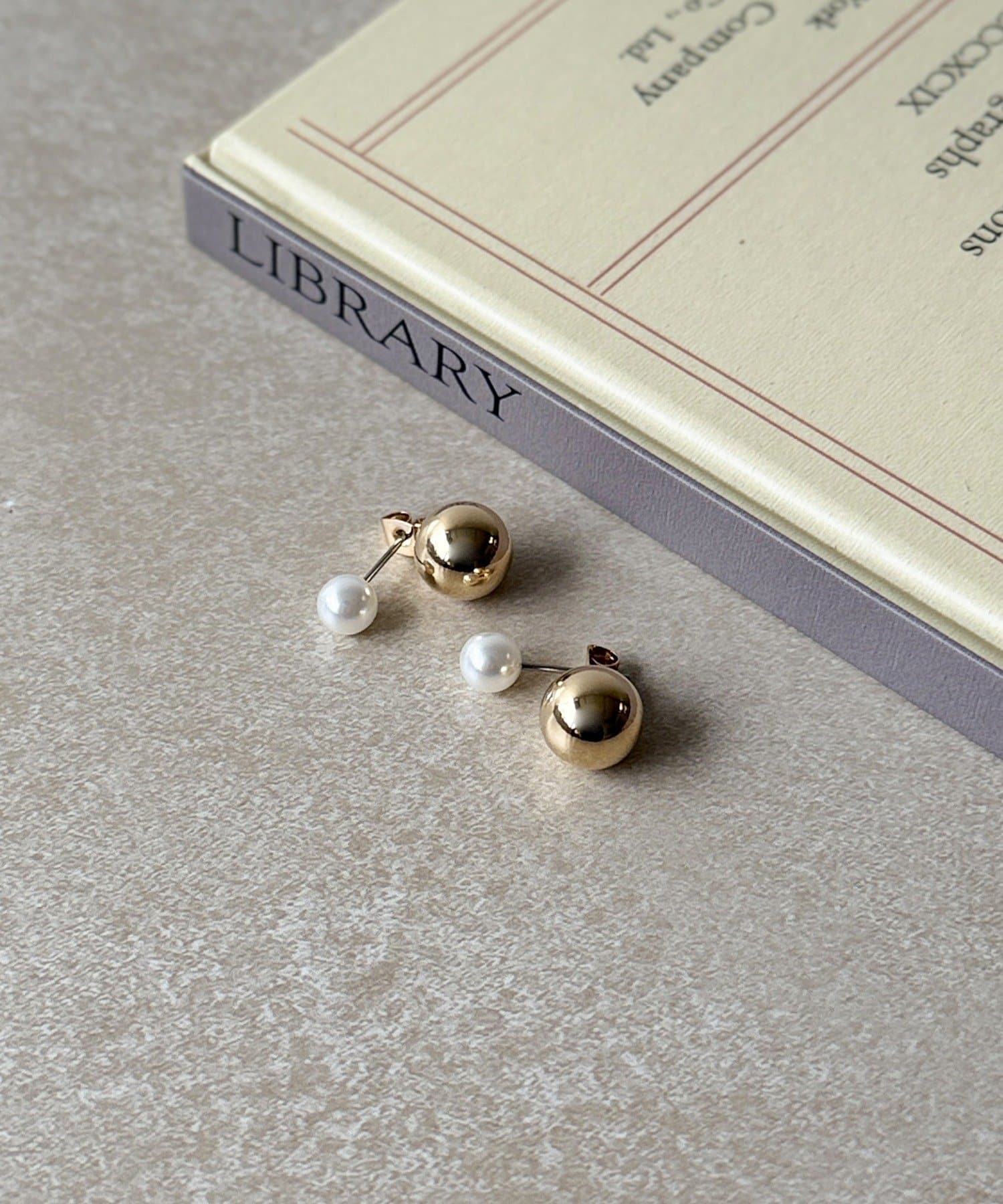 3COINS(スリーコインズ) パールメタルバックデザインピアス