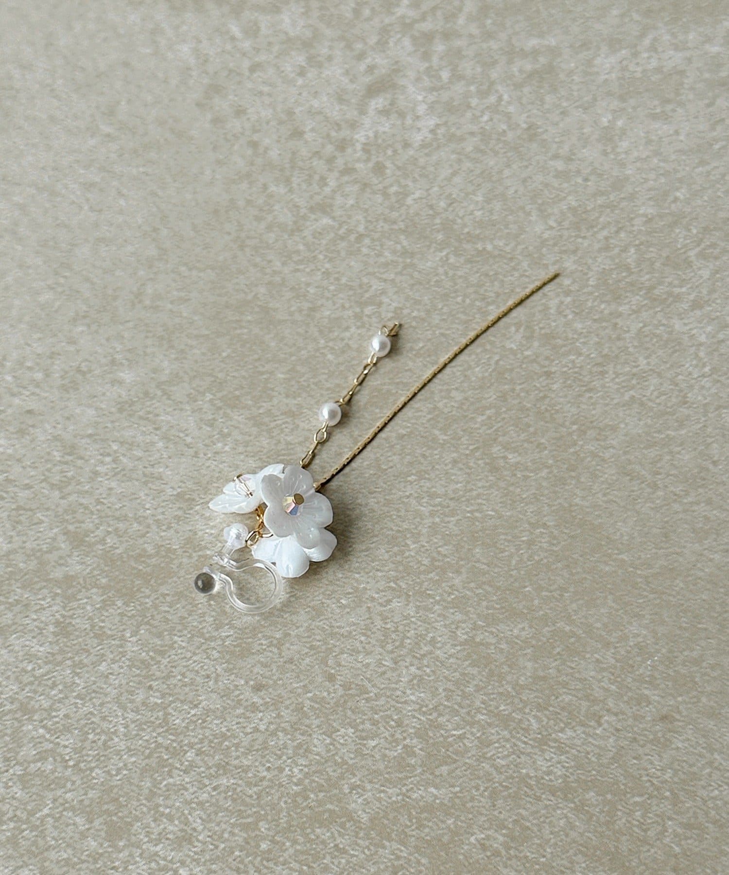 3COINS(スリーコインズ) 花パールじゃら樹脂イヤリング