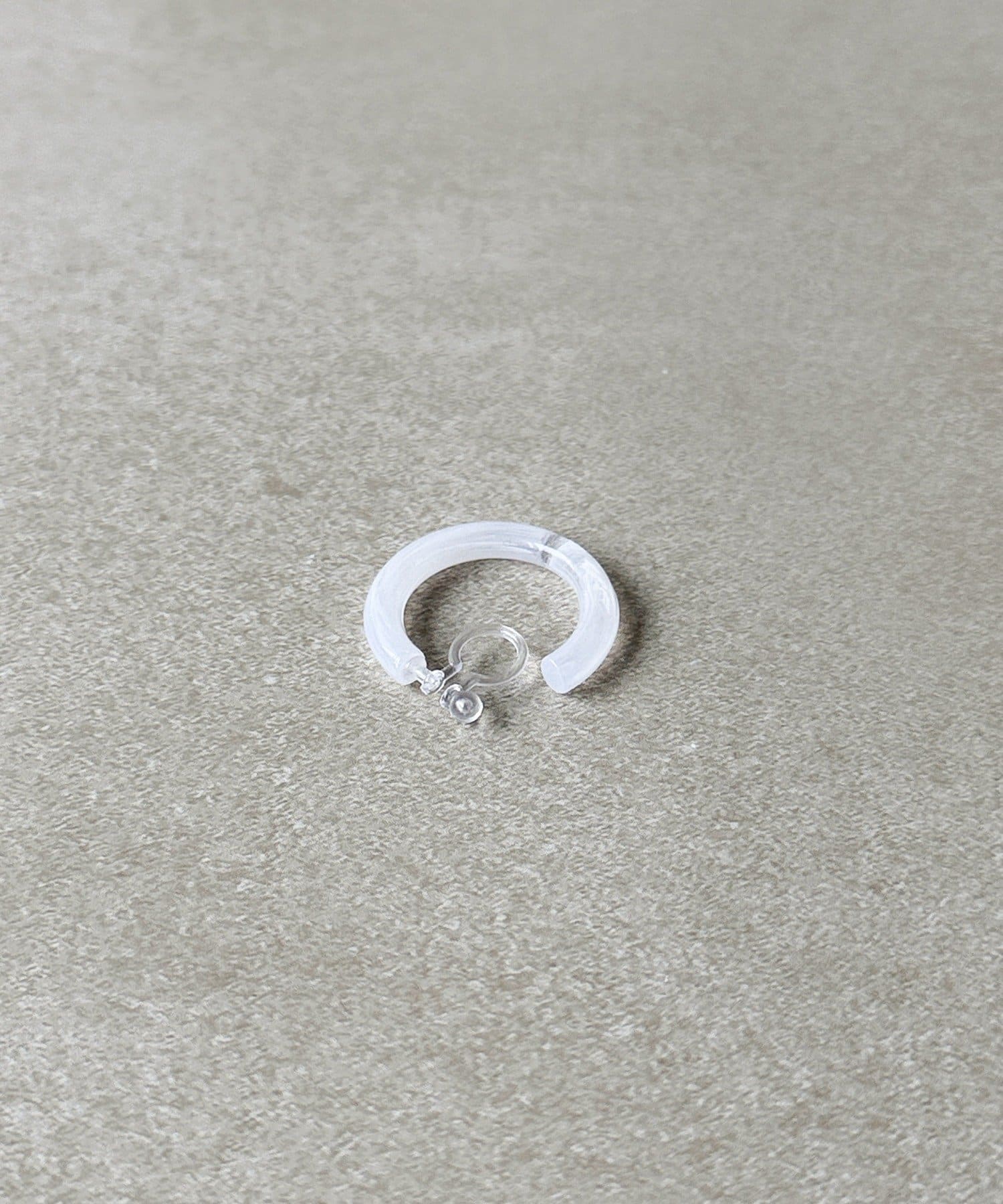 3COINS(スリーコインズ) マーブルフープ樹脂イヤリング