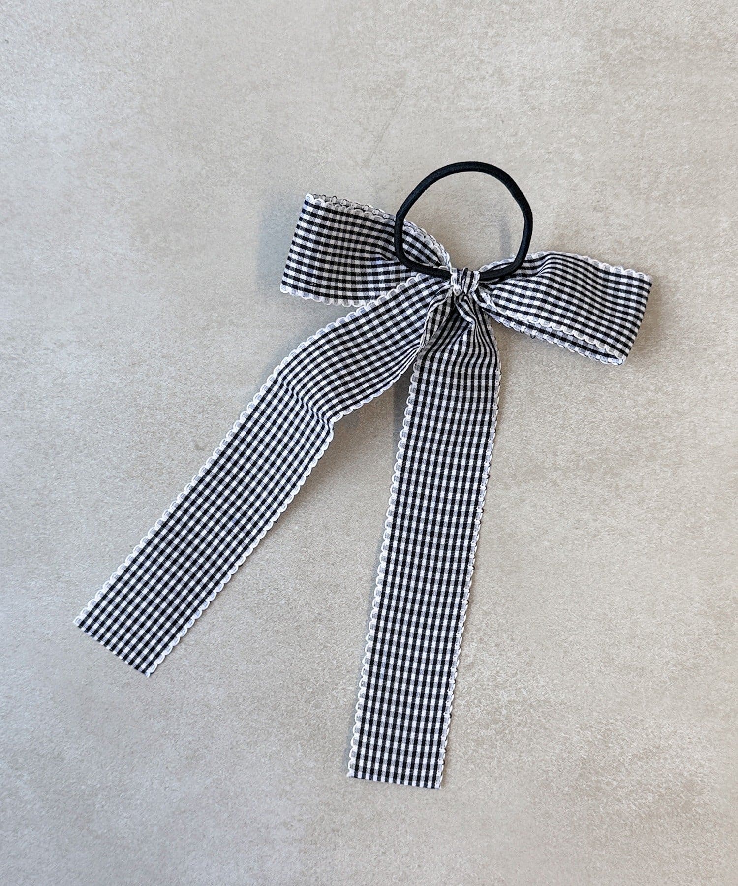 3COINS(スリーコインズ) ギンガムチェックロングリボンポニー