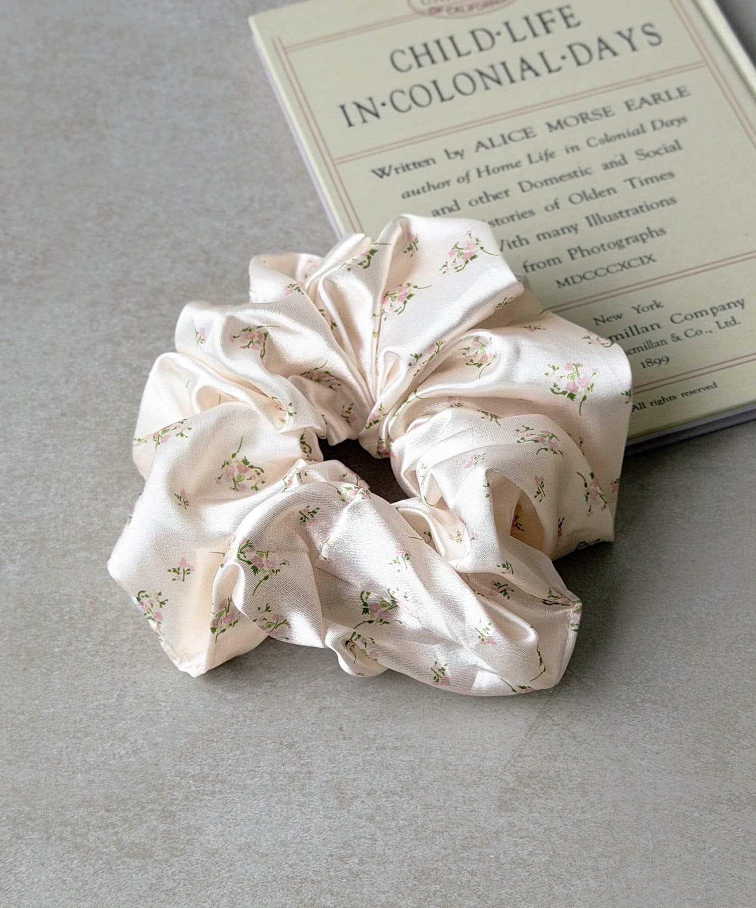 3COINS(スリーコインズ) 小花柄シュシュ