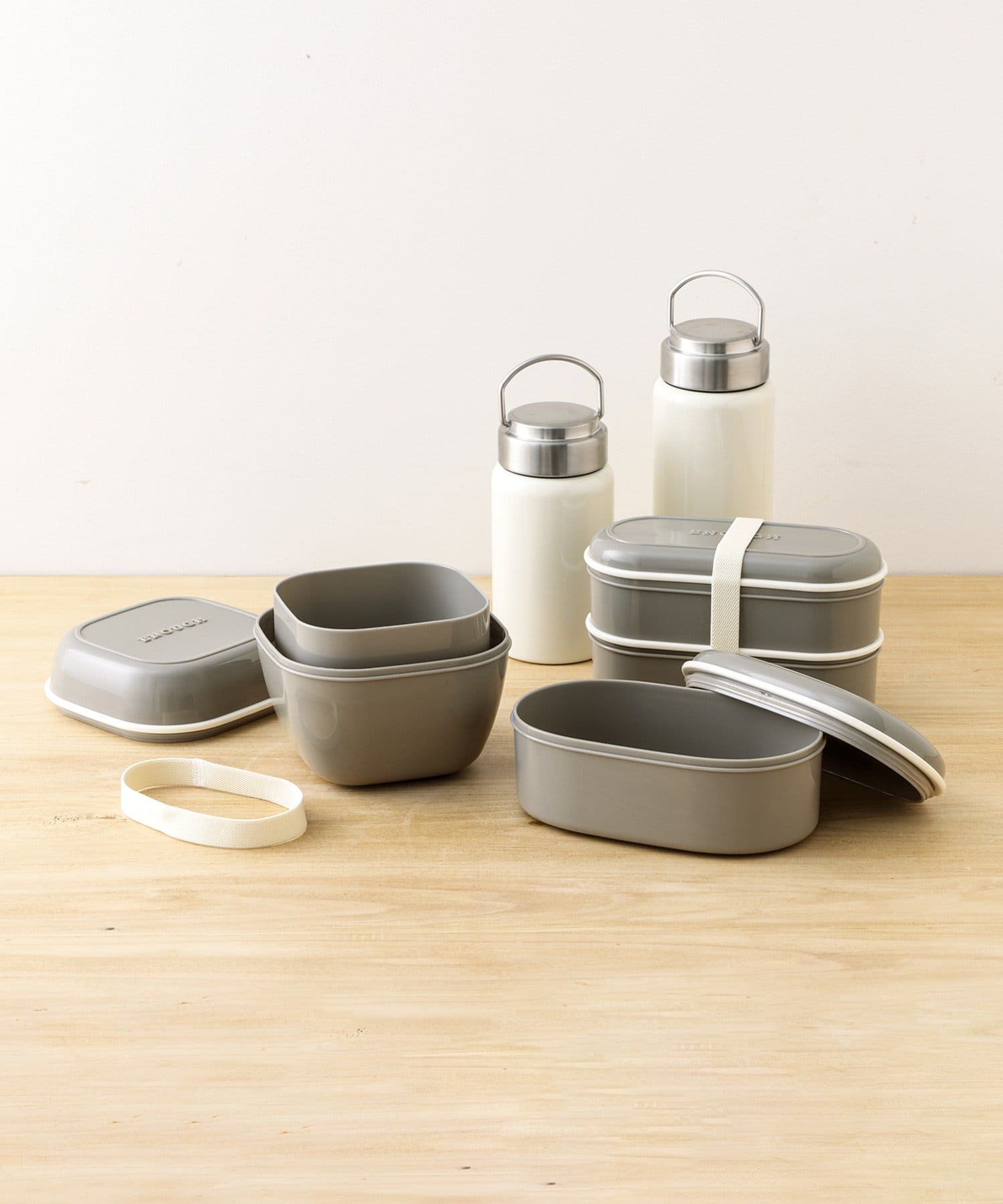 3COINS(スリーコインズ) ホーロー風ランチボックス1段：600ml