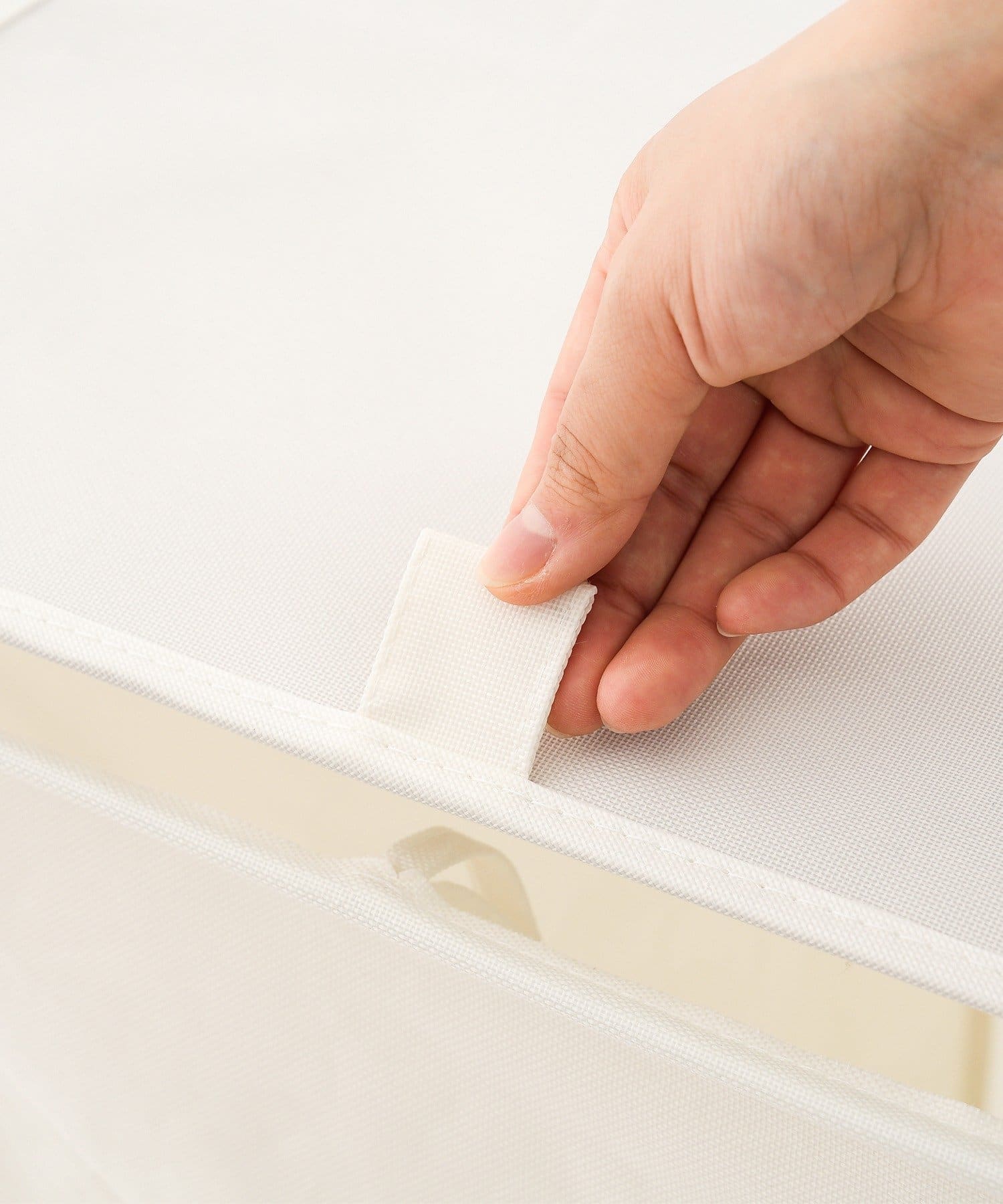 3COINS(スリーコインズ) 《撥水加工》仕切り付きランドリーバスケット