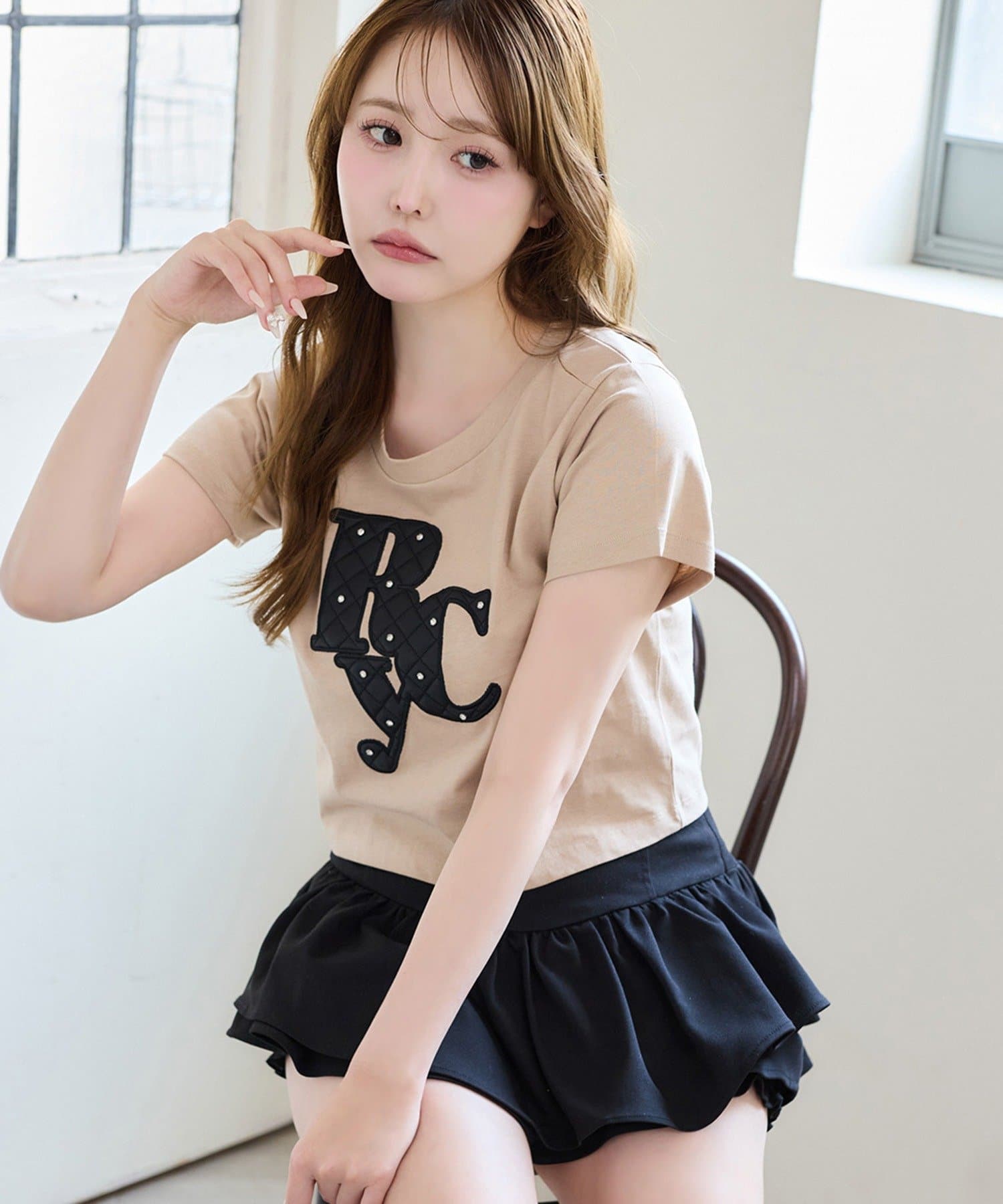 one after another NICE CLAUP(ワンアフターアナザー ナイスクラップ) ビジュー付きロゴアソートサスティナブルTシャツ