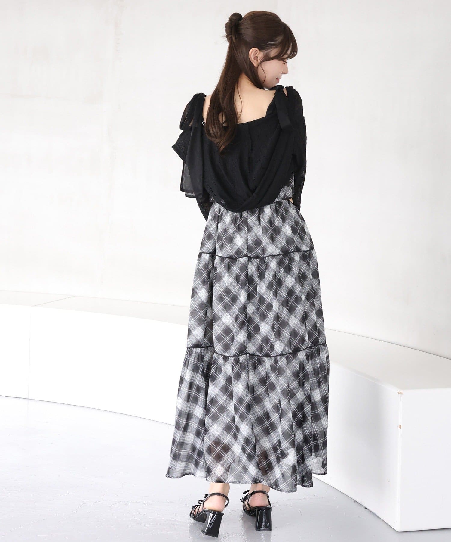 one after another NICE CLAUP(ワンアフターアナザー ナイスクラップ) ロゴプレート付きフーディーボレロ