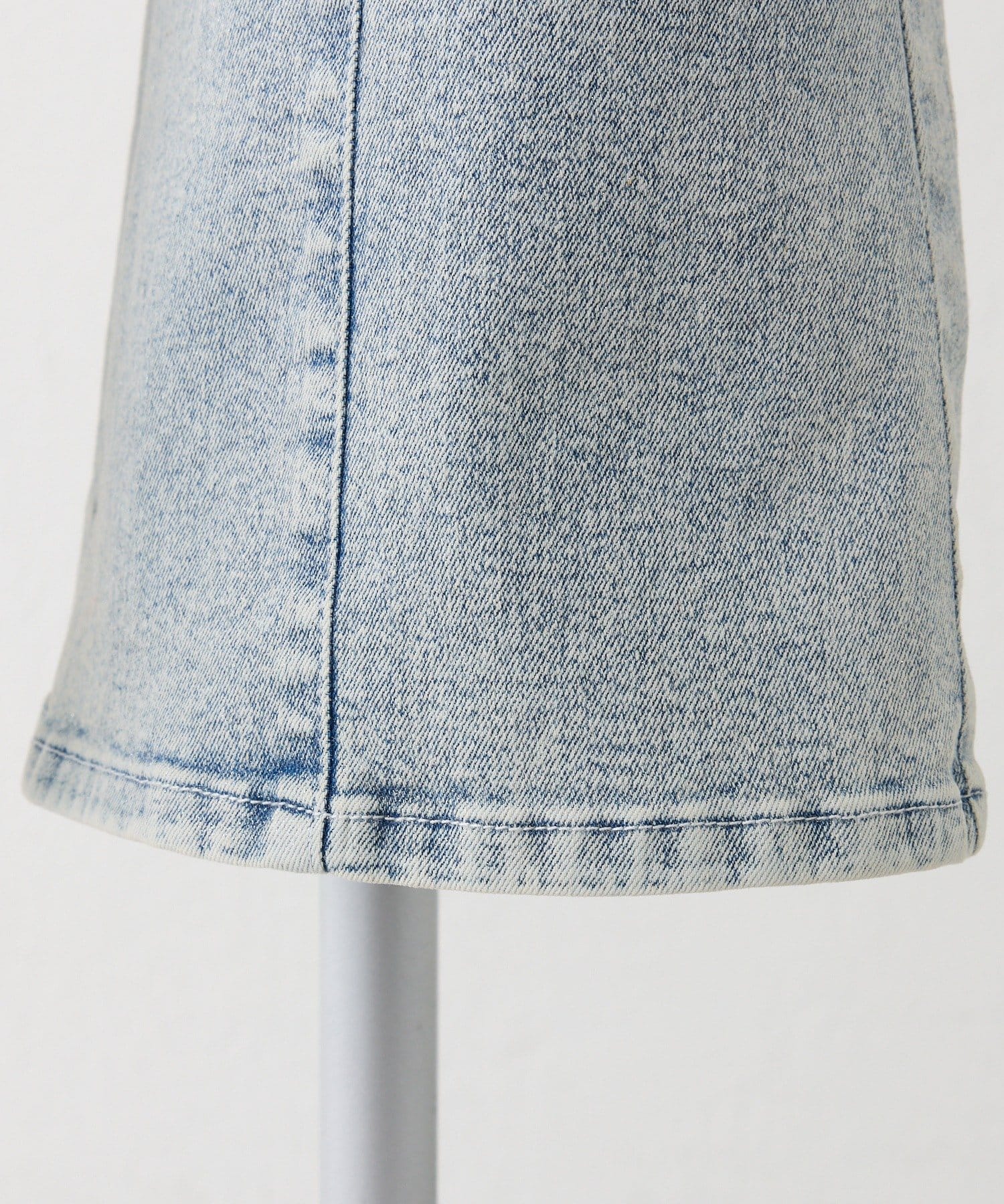 one after another NICE CLAUP(ワンアフターアナザー ナイスクラップ) 【 XS/S/Mサイズ展開】サイドスリットリボン美脚デニムパンツ