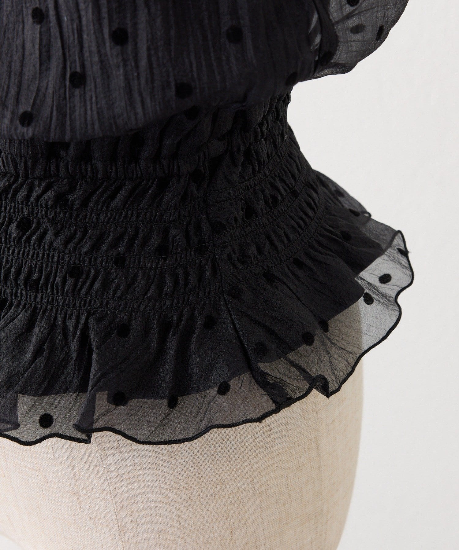 one after another NICE CLAUP(ワンアフターアナザー ナイスクラップ) 2WAYワンショルフリル半袖ブラウス