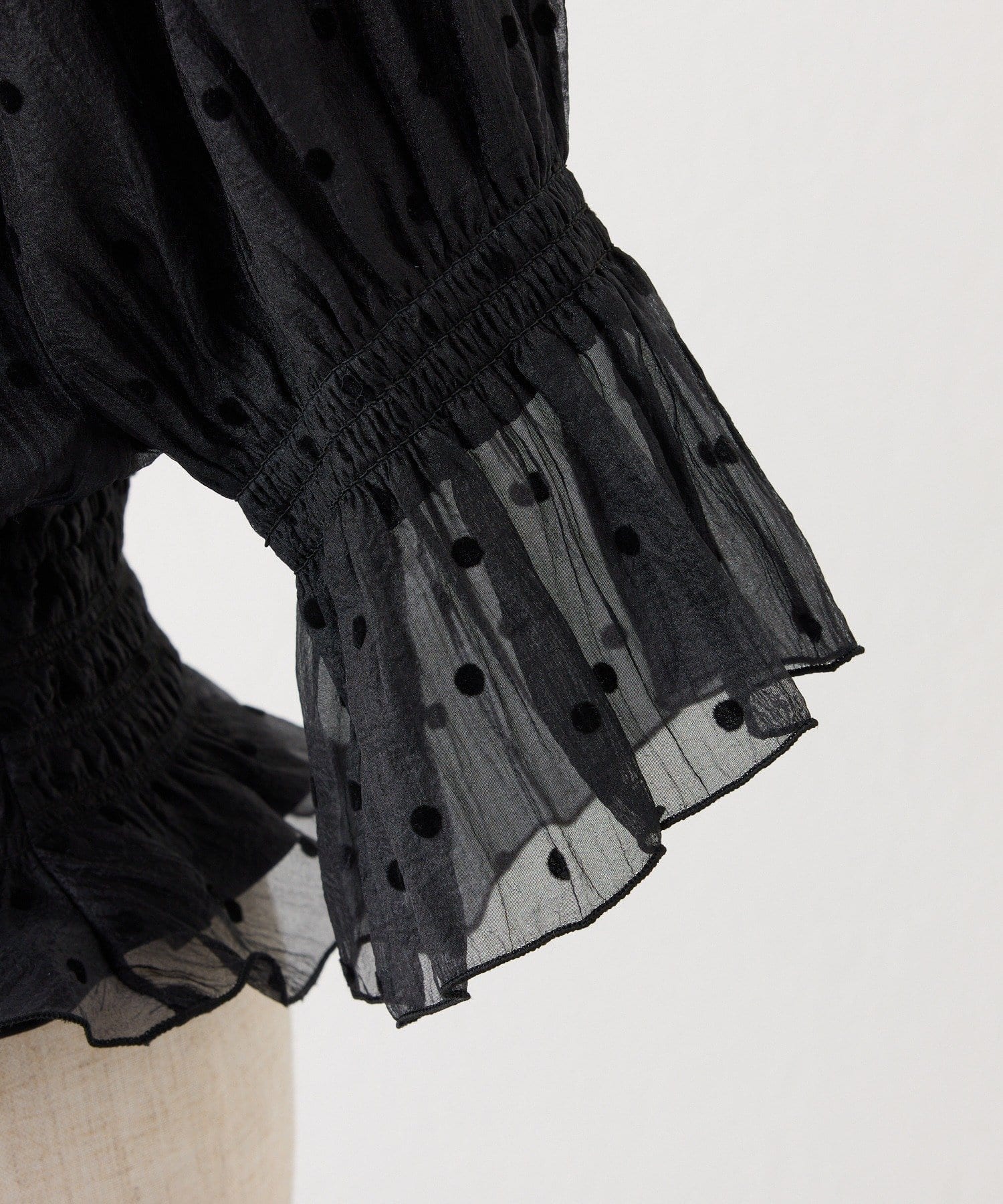 one after another NICE CLAUP(ワンアフターアナザー ナイスクラップ) 2WAYワンショルフリル半袖ブラウス