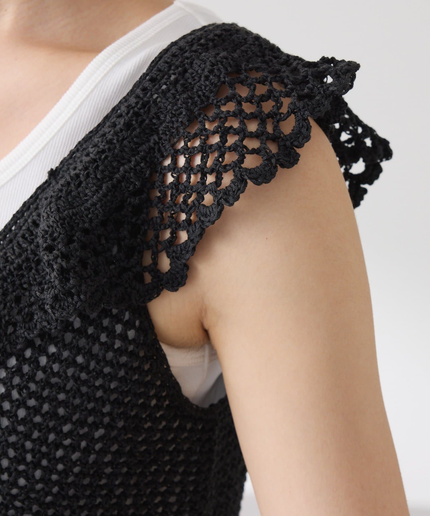 COLLAGE GALLARDAGALANTE(コラージュ ガリャルダガランテ) 【前後２通りで着れる】クロシェフリルニットベスト