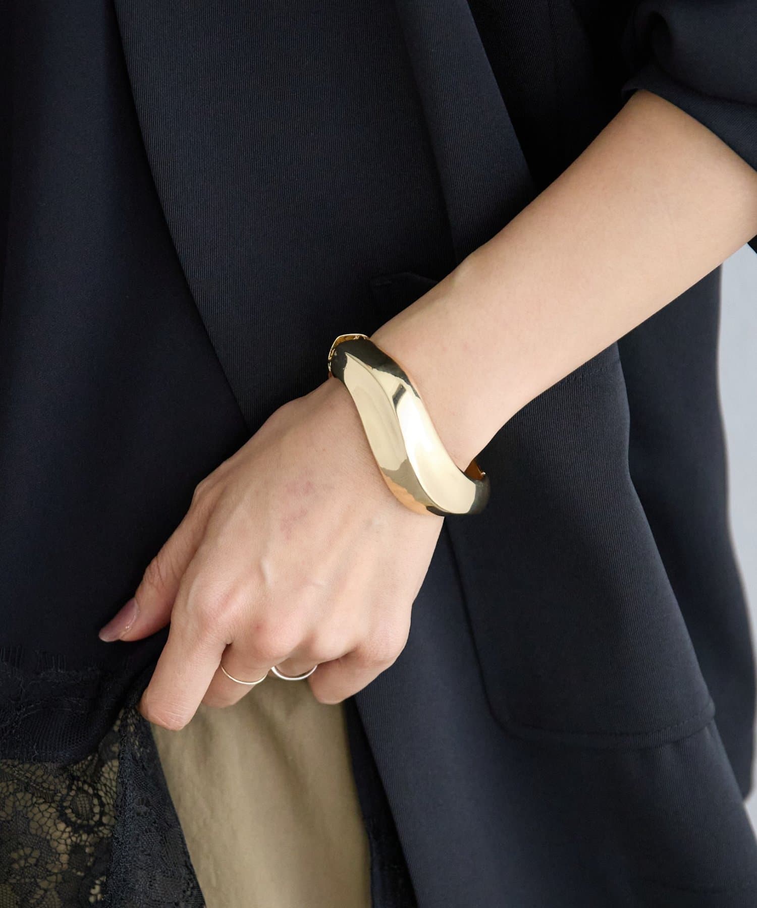 BEARDSLEY(ビアズリー) ニュアンスバングル《LIVETART》