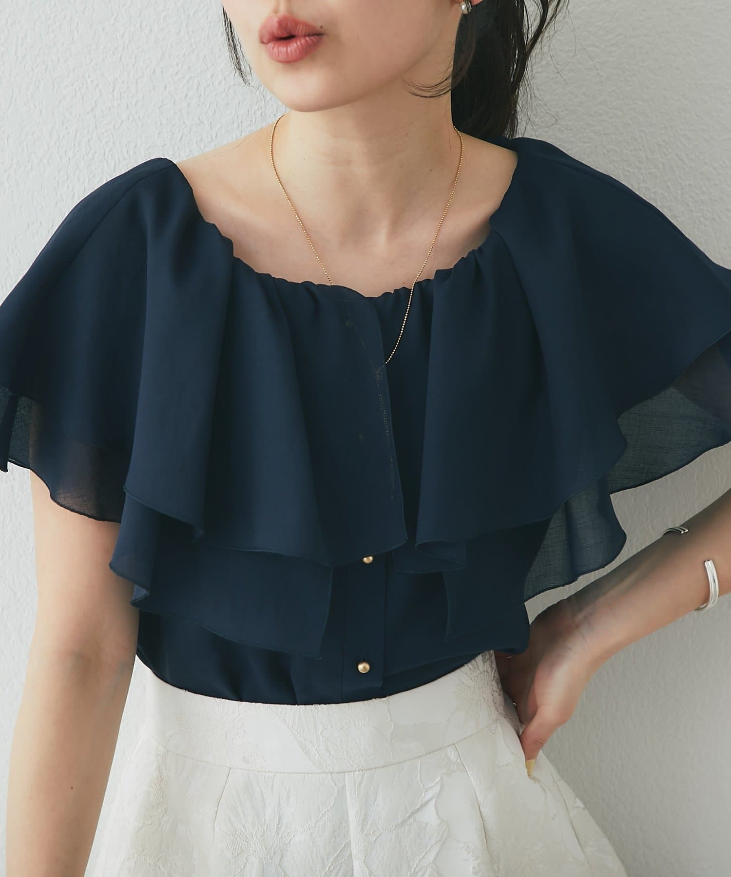 La boutique BonBon(ラブティックボンボン) ケープ風ノースリブラウス