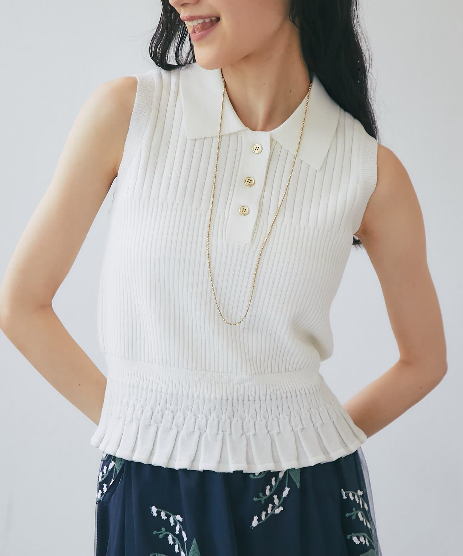 La boutique BonBon(ラブティックボンボン) 変形リブポロ衿ノースリニット