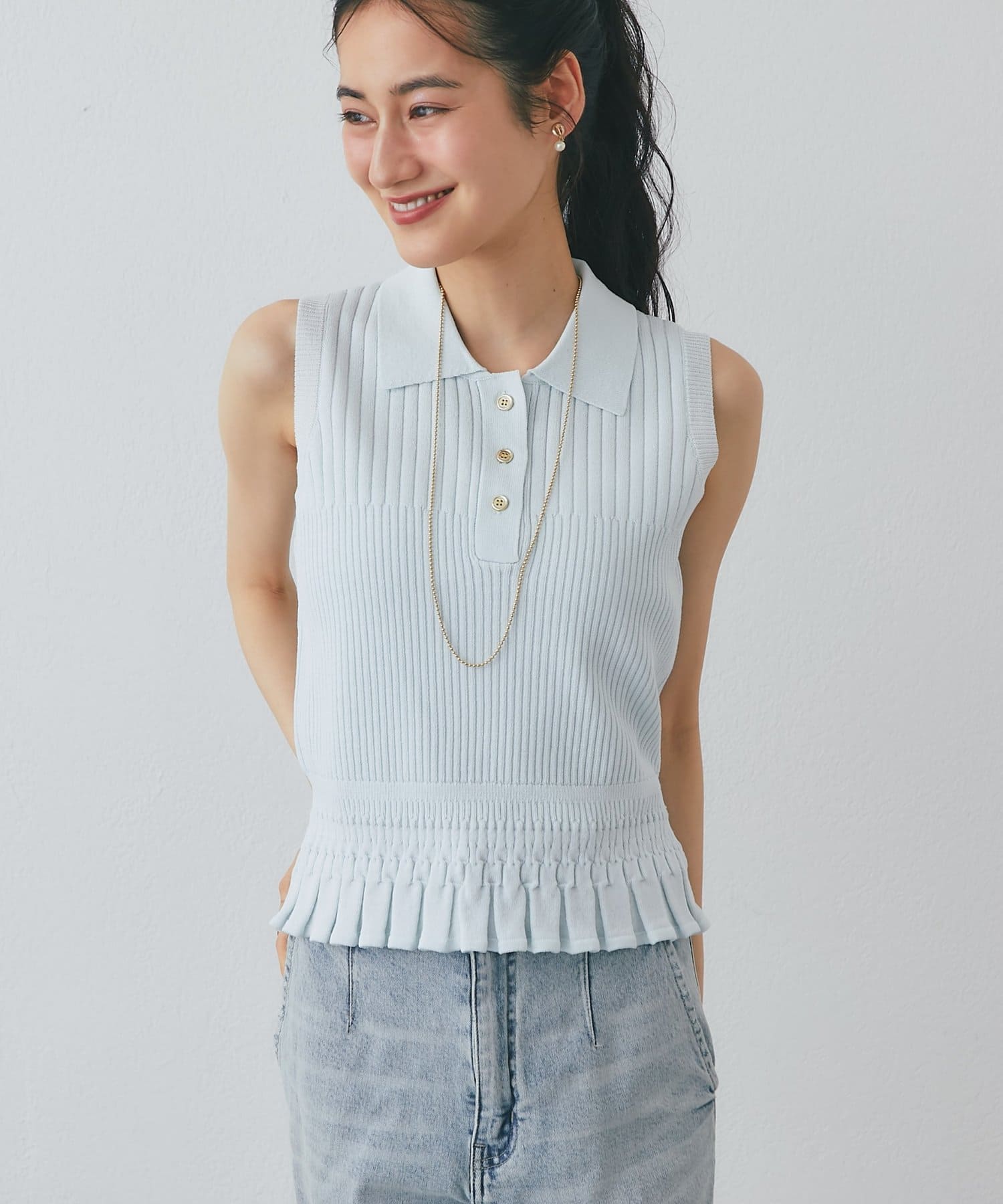 La boutique BonBon(ラブティックボンボン) 変形リブポロ衿ノースリニット