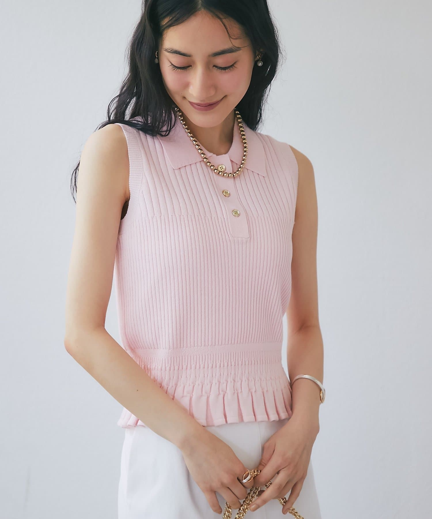 La boutique BonBon(ラブティックボンボン) 変形リブポロ衿ノースリニット
