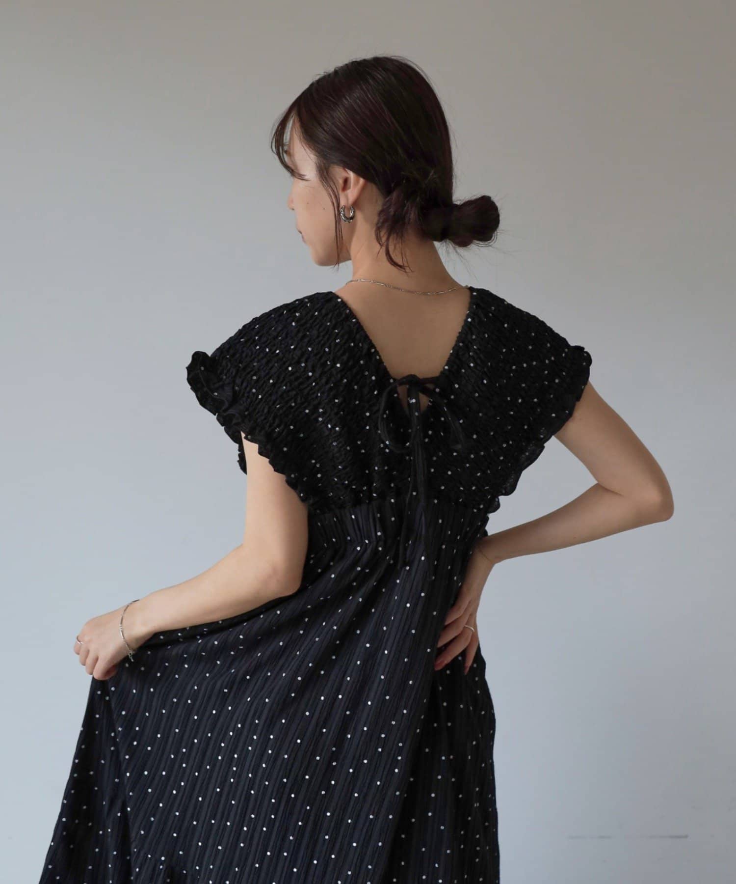 COLONY 2139(コロニー トゥーワンスリーナイン) バックリボンシャーリングワンピース