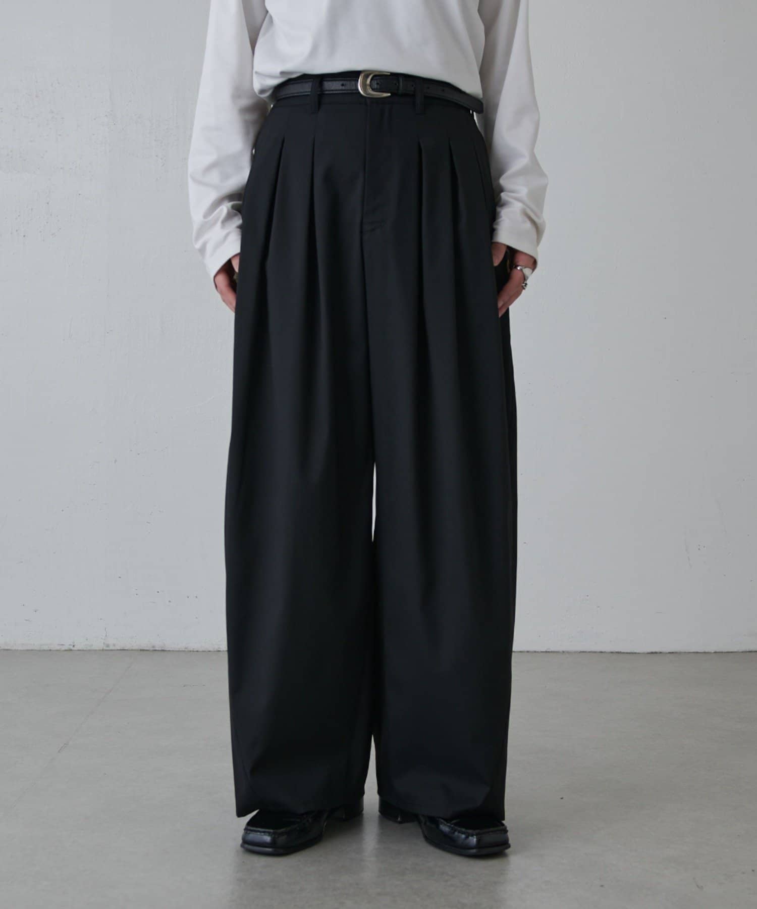 Lui's(ルイス) インバーテッドプリーツワイドパンツ