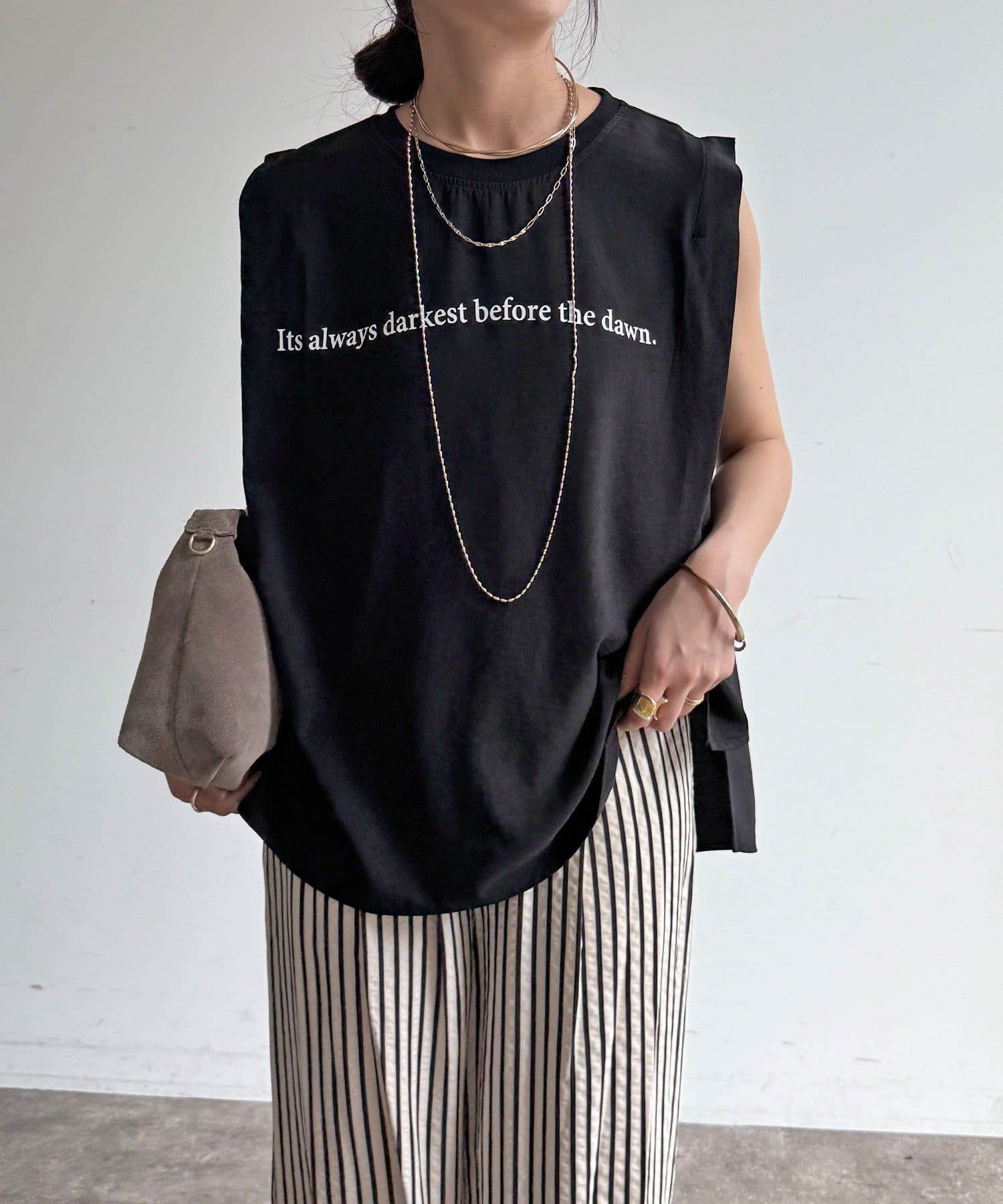 DOUDOU(ドゥドゥ) 【WEB限定】ロゴプリントノースリーブトップス