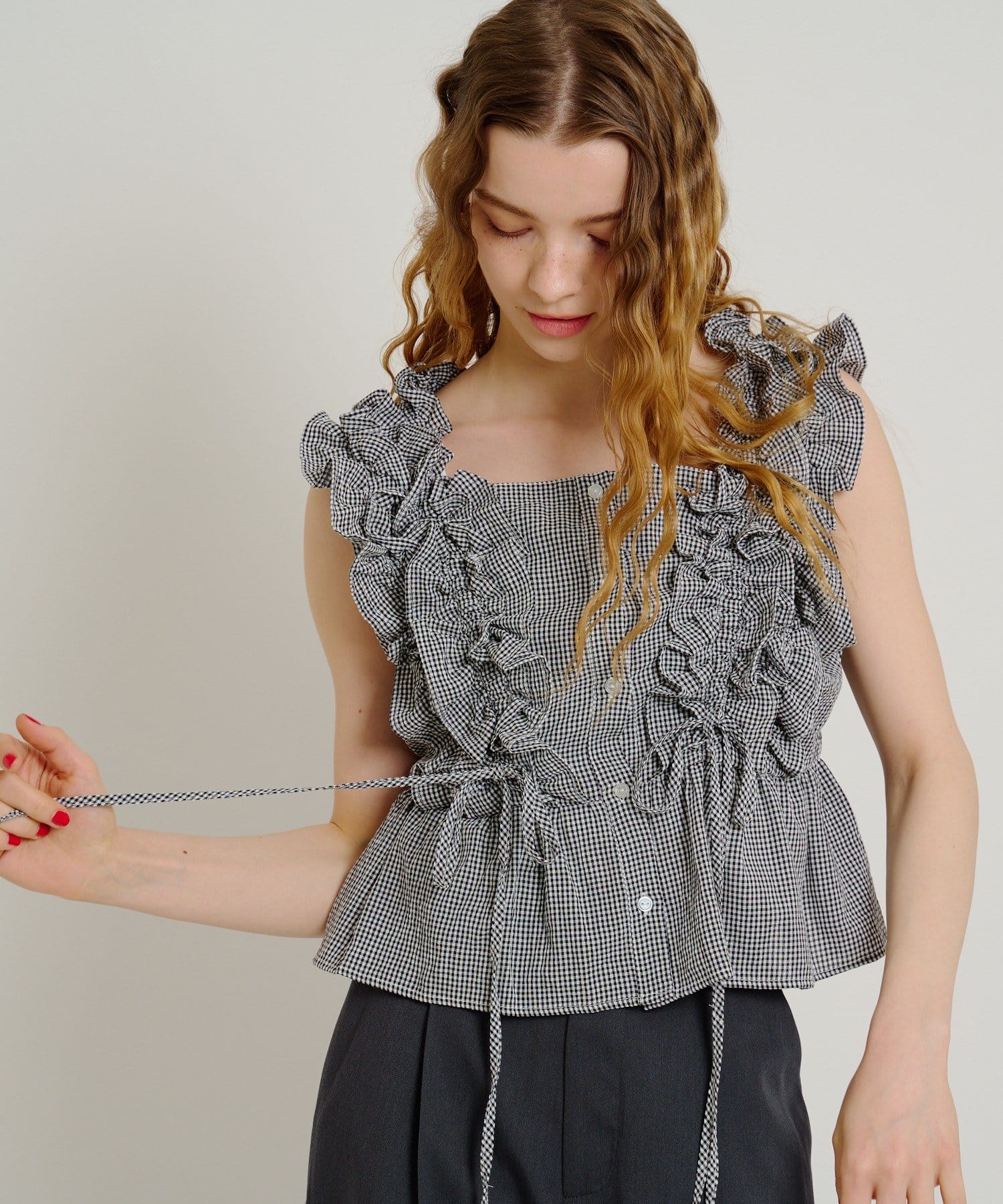 w closet(ダブルクローゼット) フリフリノースリブラウス