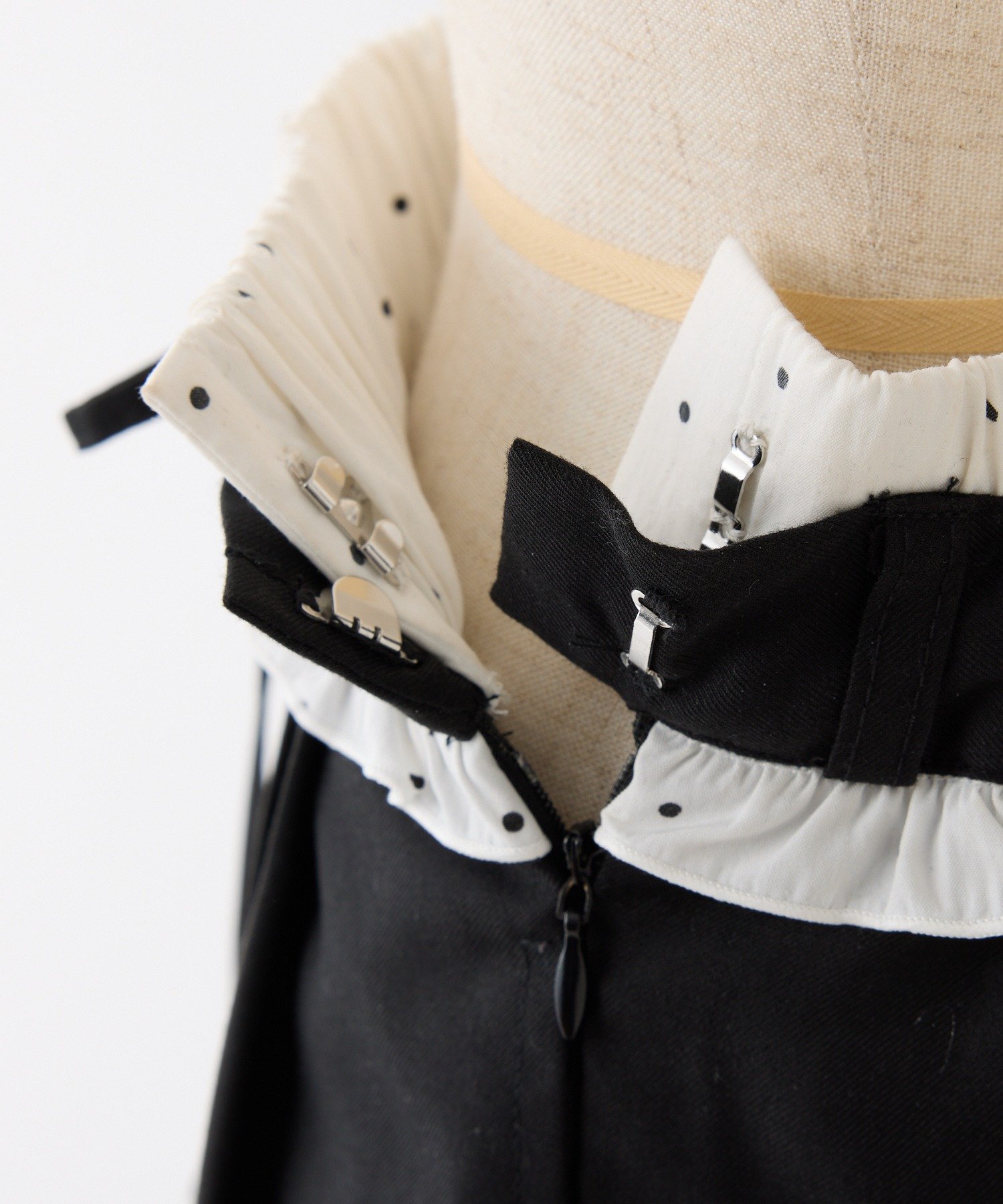 one after another NICE CLAUP(ワンアフターアナザー ナイスクラップ) 【Black Ribbon Collection】ウエストフリルスラックス