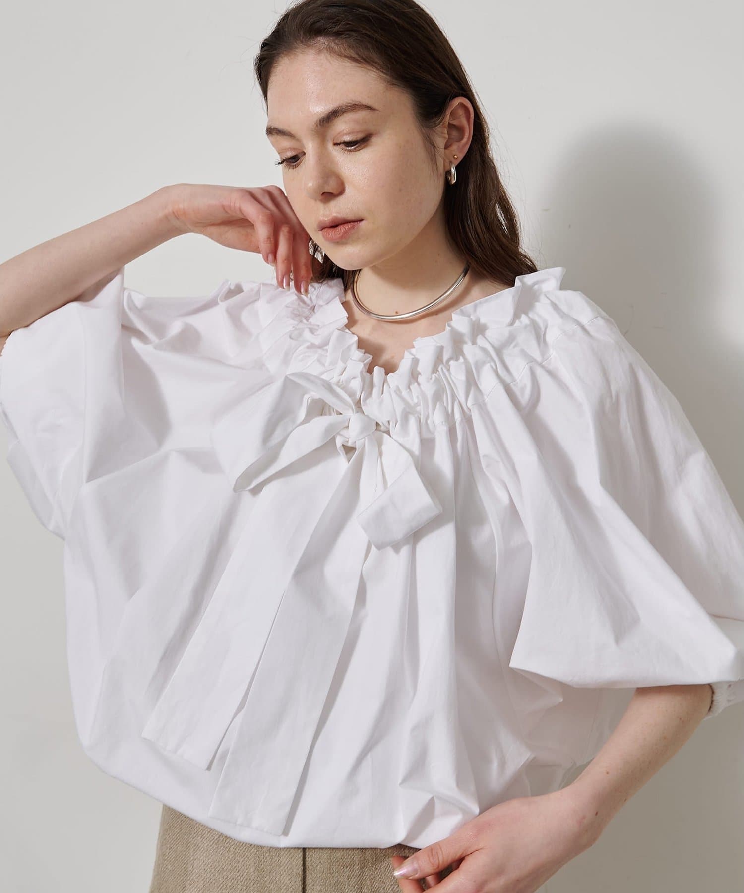 Whim Gazette(ウィム ガゼット) コットンタイプライターギャザーブラウス