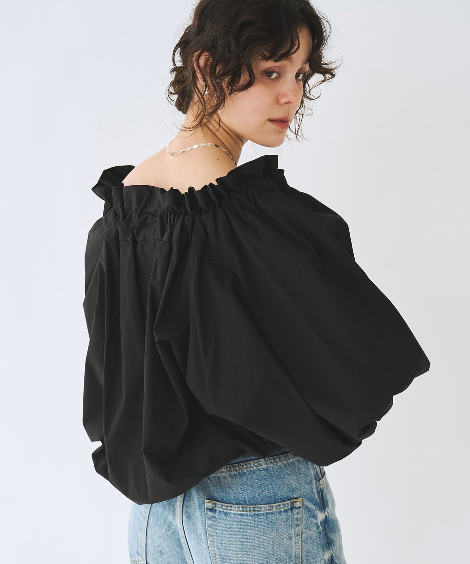 Whim Gazette(ウィム ガゼット) コットンタイプライターギャザーブラウス