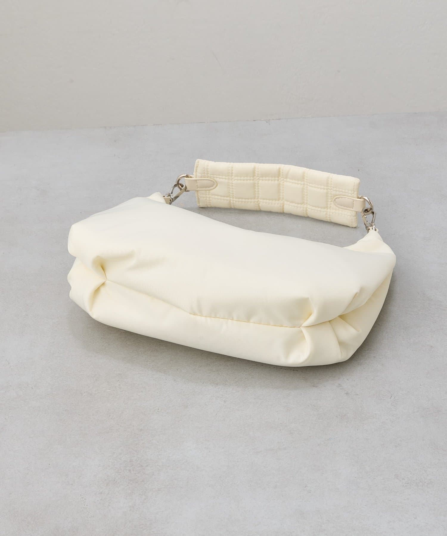 Kastane(カスタネ) 【4色展開/500mlペットボトル収納可】ラウンドナイロンバッグ