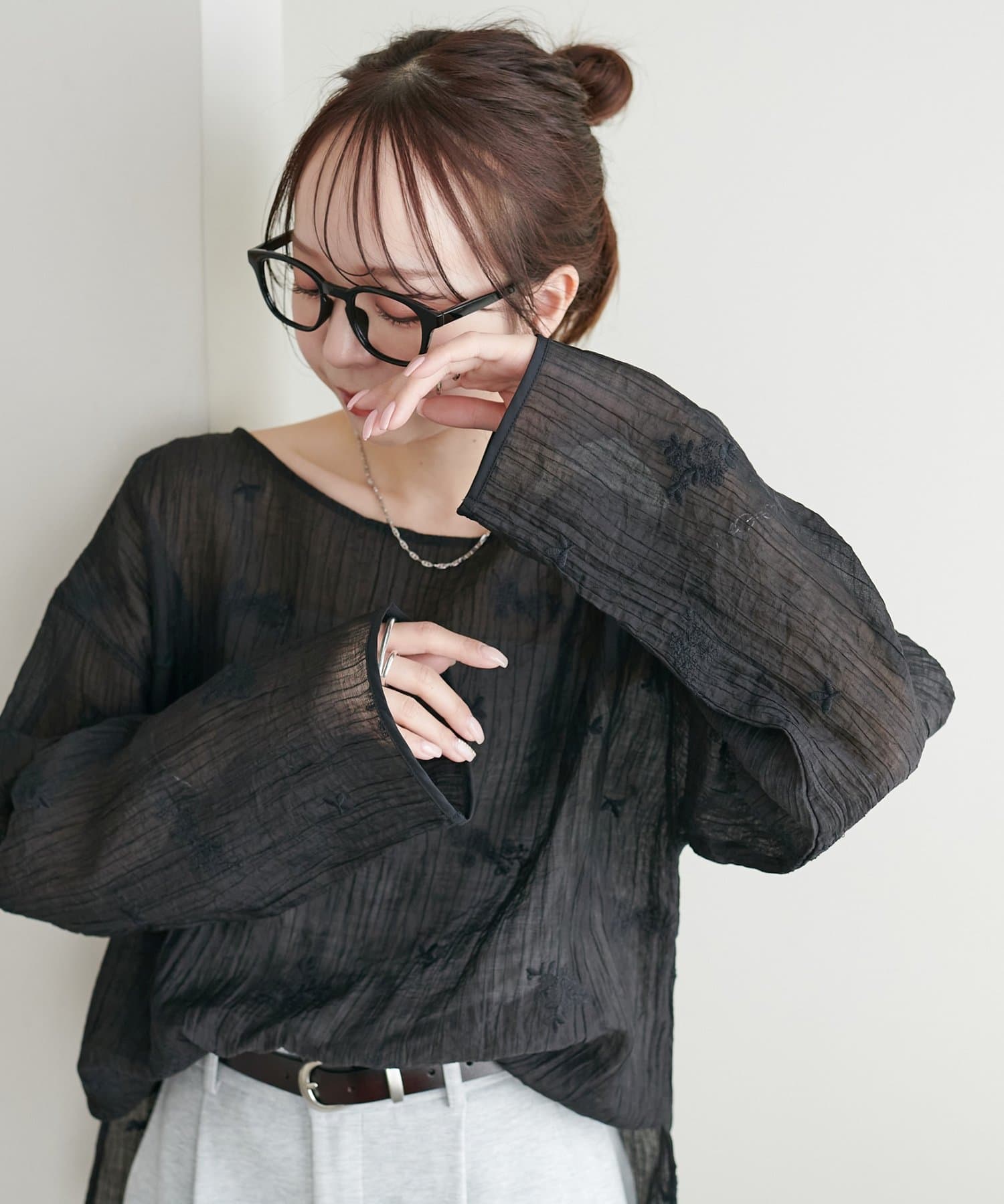 DISCOAT(ディスコート) 【WEB限定】花柄刺繍シアーブラウス