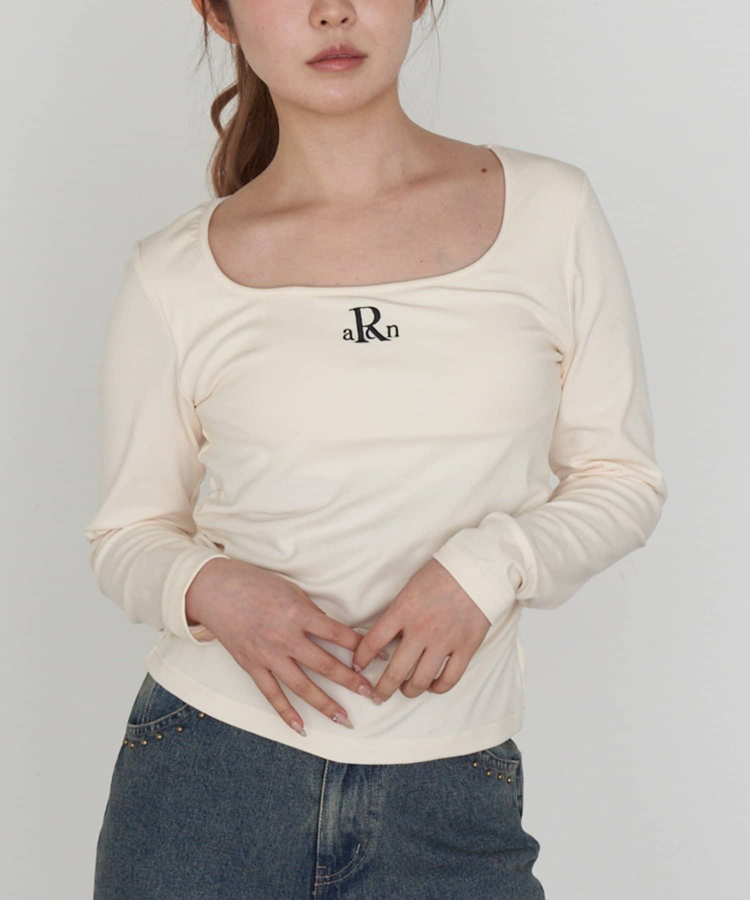 OUTLET(アウトレット) 【RAY CASSIN】ロゴ刺繍カップ付UネックロンT